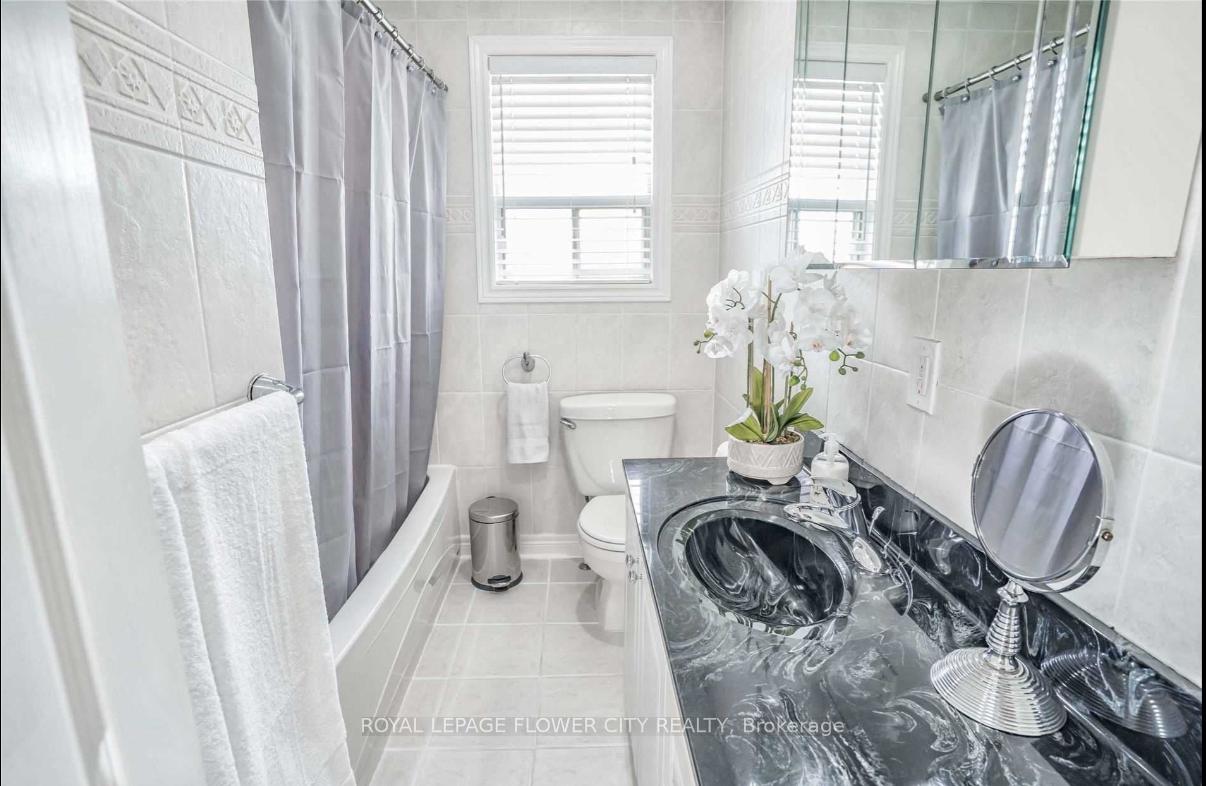 Photo 10 of Unit Upper Level, 8 Mcculla Avenue, Brampton, Brampton North — HOMEH