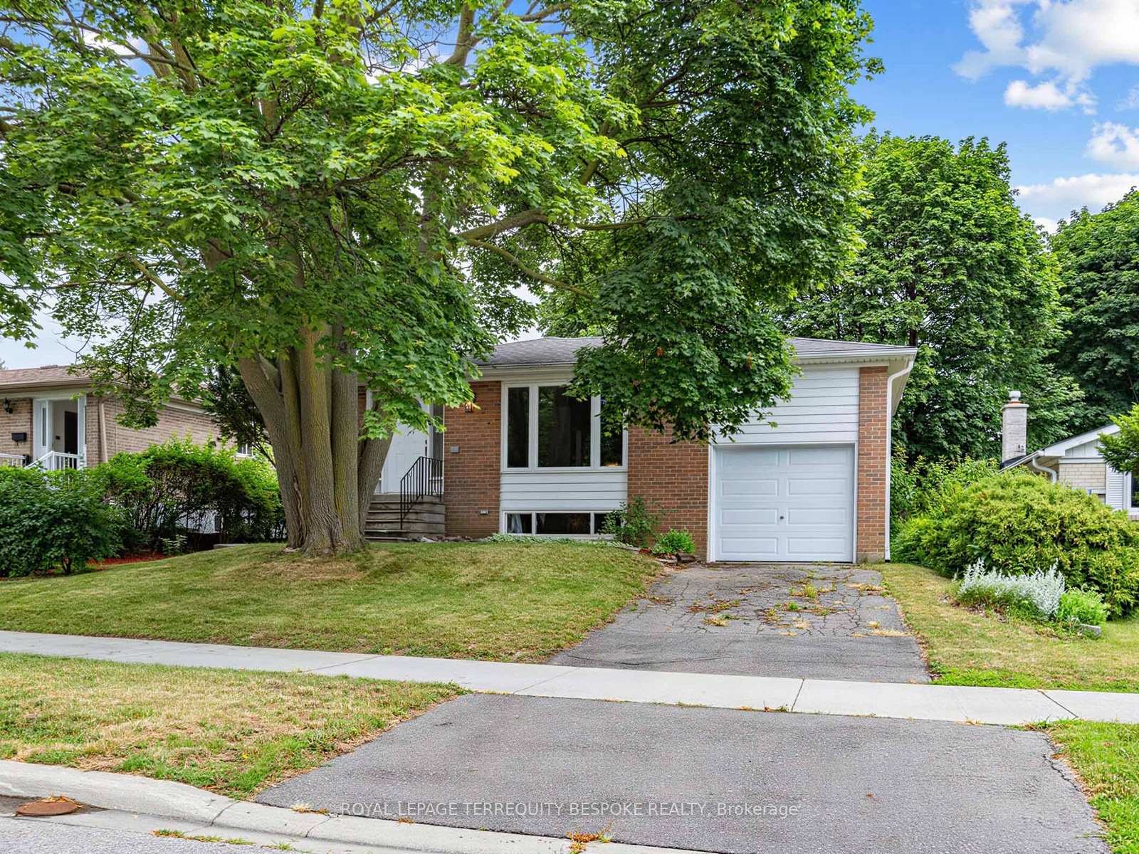 Photo 1 of 9 Midcroft Drive, Scarborough, Agincourt South-Malvern West — HOMEH
