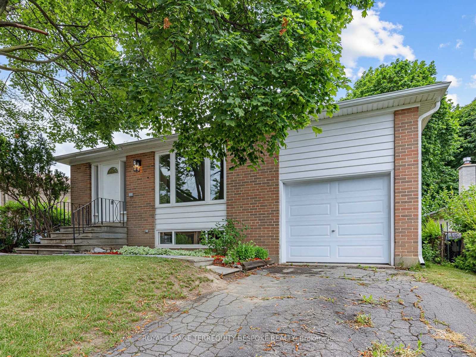 Photo 2 of 9 Midcroft Drive, Scarborough, Agincourt South-Malvern West — HOMEH