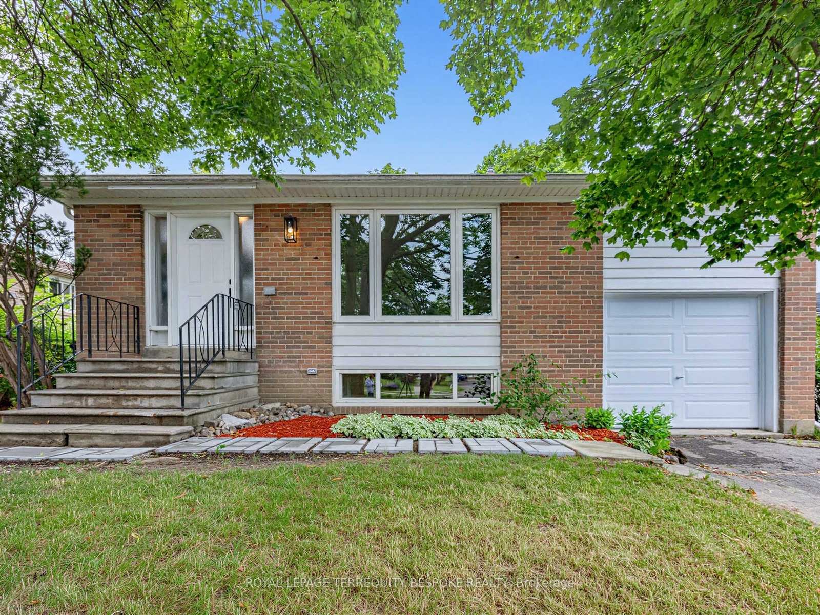 Photo 3 of 9 Midcroft Drive, Scarborough, Agincourt South-Malvern West — HOMEH