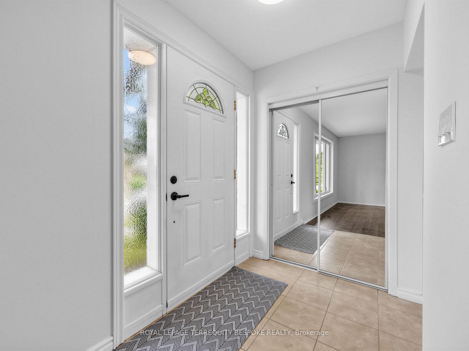Photo 8 of 9 Midcroft Drive, Scarborough, Agincourt South-Malvern West — HOMEH