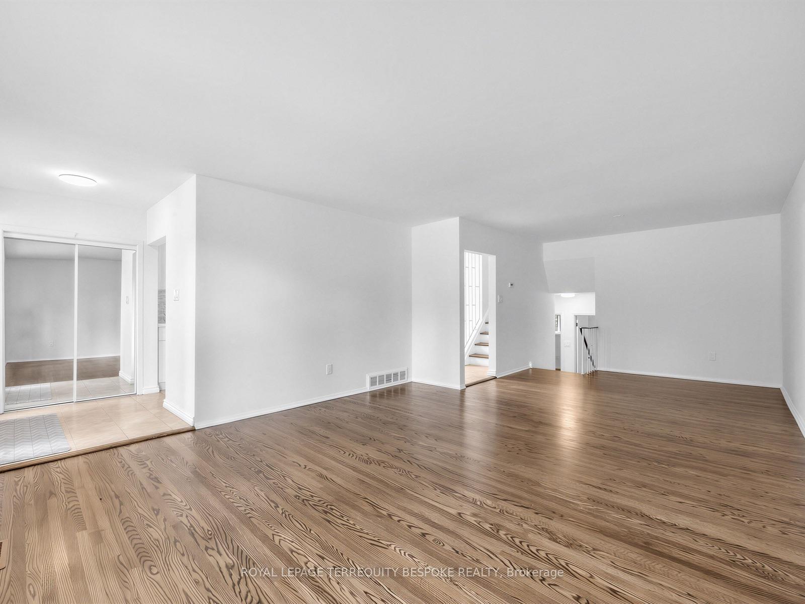 Photo 10 of 9 Midcroft Drive, Scarborough, Agincourt South-Malvern West — HOMEH