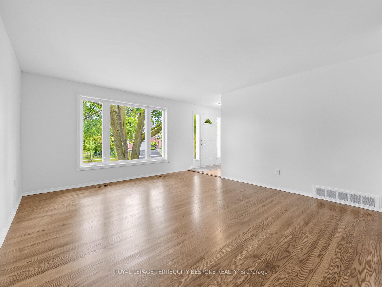 Photo 12 of 9 Midcroft Drive, Scarborough, Agincourt South-Malvern West — HOMEH