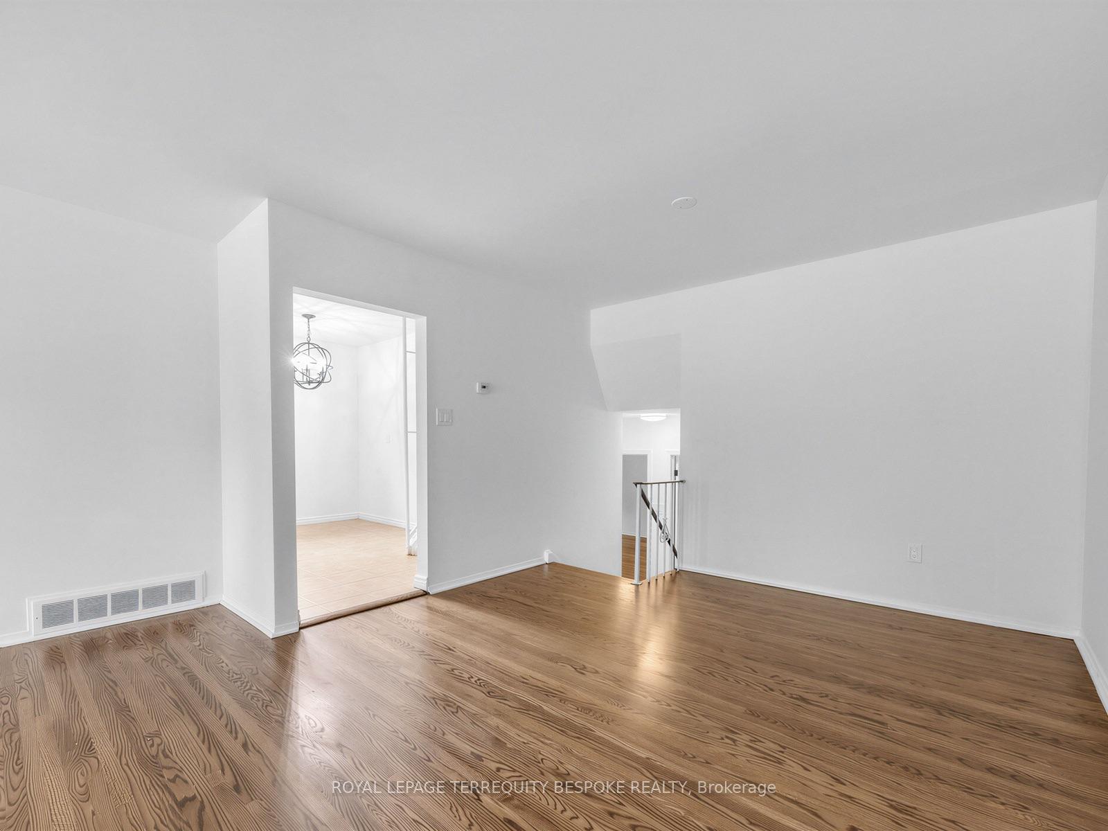 Photo 13 of 9 Midcroft Drive, Scarborough, Agincourt South-Malvern West — HOMEH