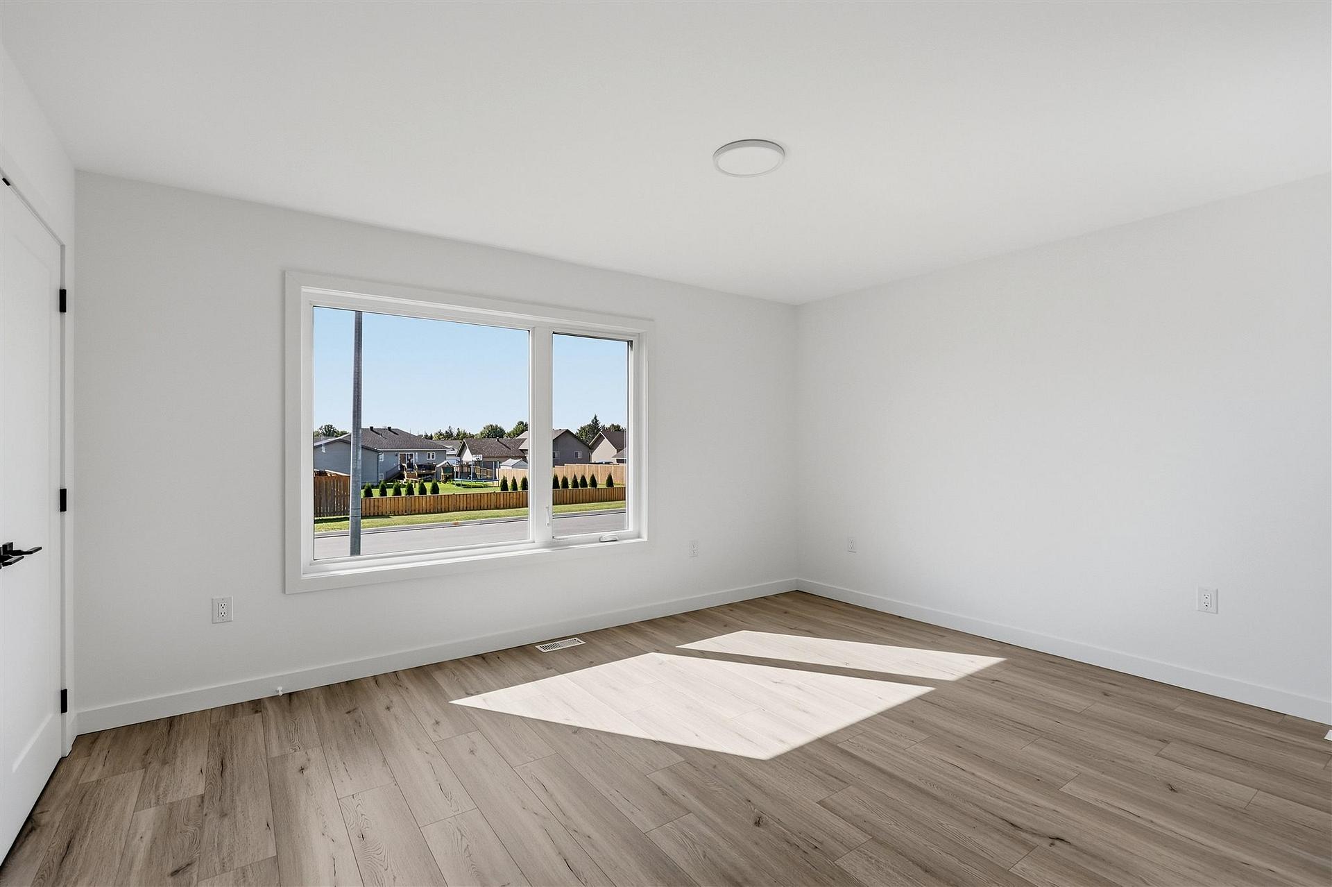 Photo 15 of 215 Greenfield Drive, Sault Ste Marie, Ward 3 — HOMEH