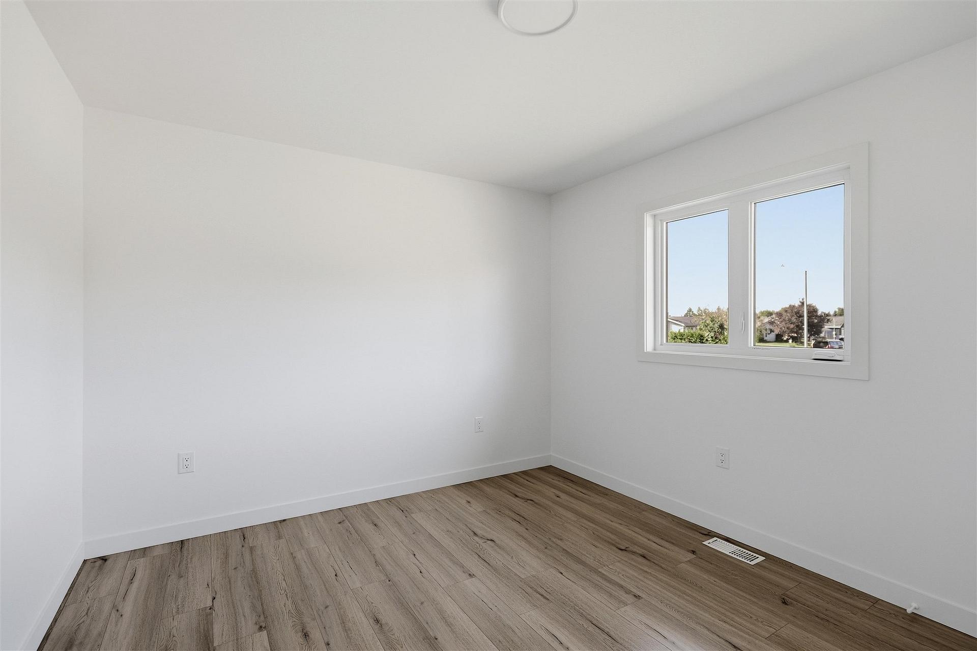 Photo 21 of 215 Greenfield Drive, Sault Ste Marie, Ward 3 — HOMEH