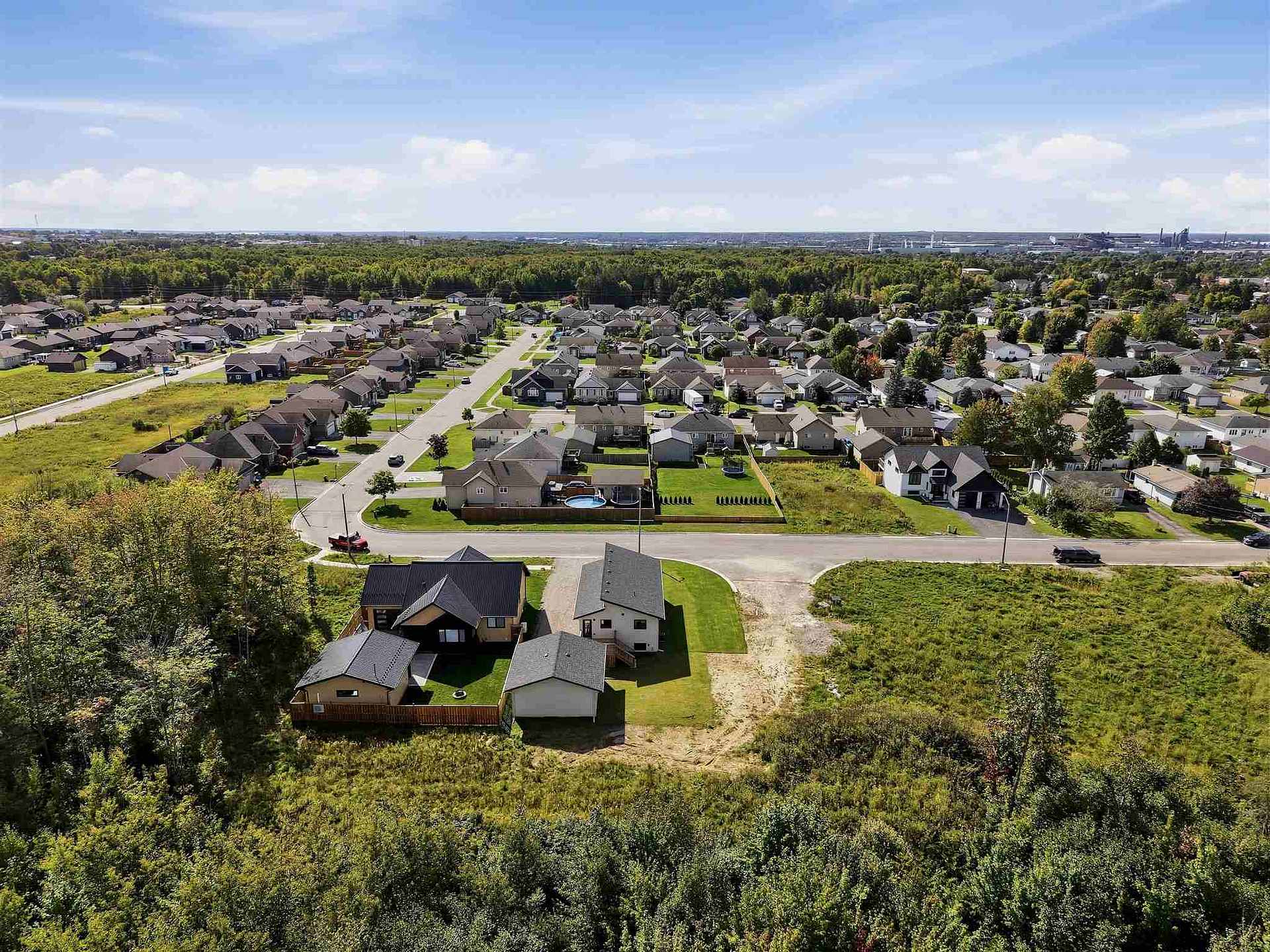 Photo 40 of 215 Greenfield Drive, Sault Ste Marie, Ward 3 — HOMEH