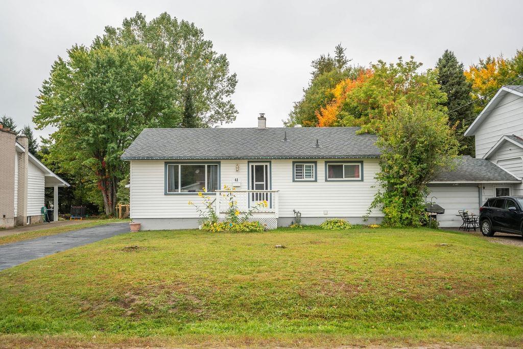 Photo 2 of 41 Centre Street, Sault Ste Marie, Ward 1 — HOMEH