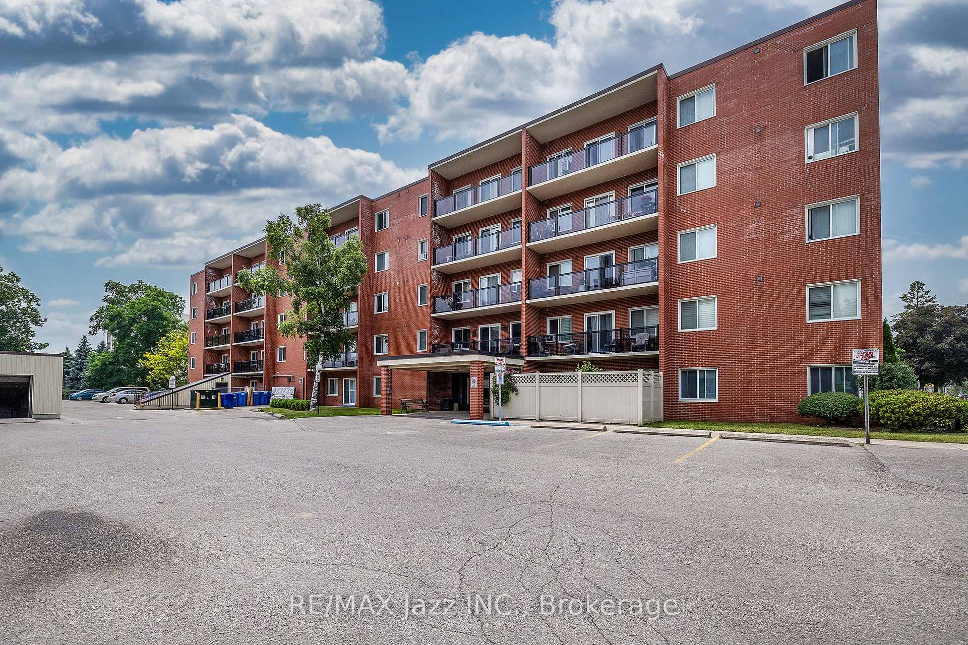Photo 1 of Unit 304, 131 Taunton Road E, Oshawa, Centennial — HOMEH
