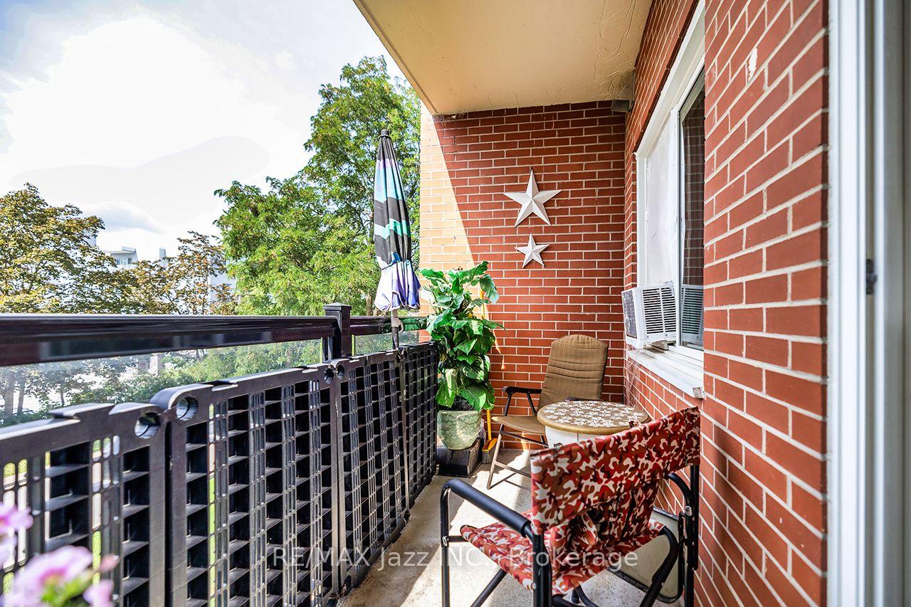 Photo 9 of Unit 304, 131 Taunton Road E, Oshawa, Centennial — HOMEH