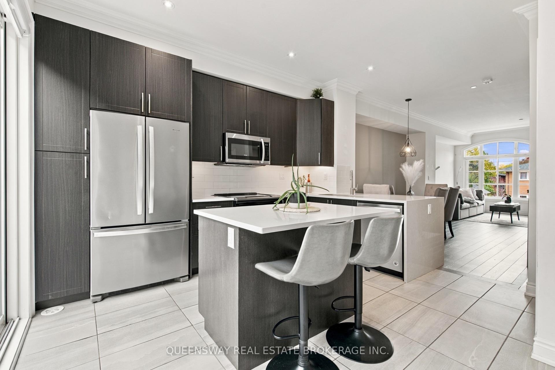 Photo 4 of 37 Twenty Ninth Street, Etobicoke, Long Branch — HOMEH