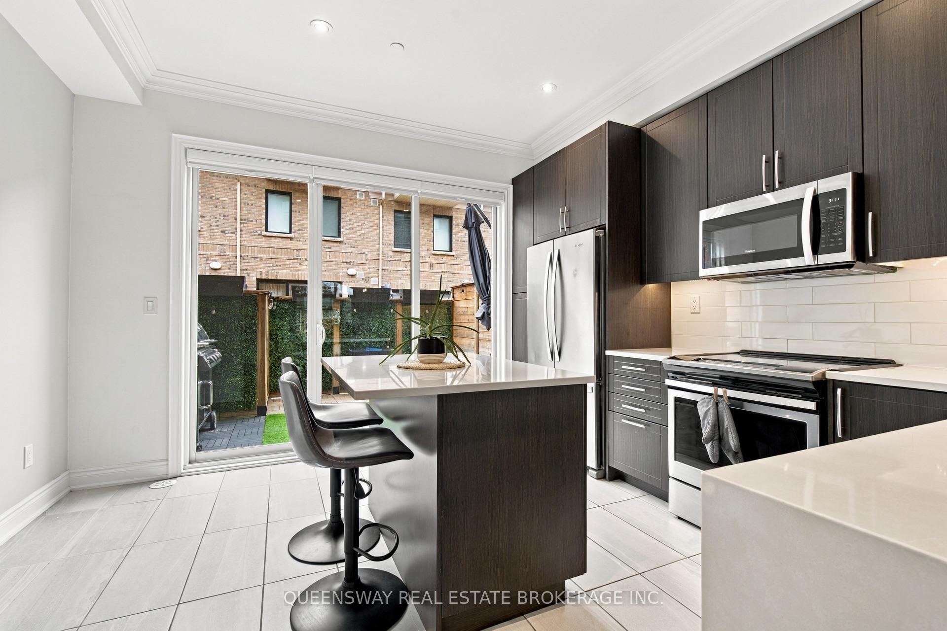 Photo 6 of 37 Twenty Ninth Street, Etobicoke, Long Branch — HOMEH