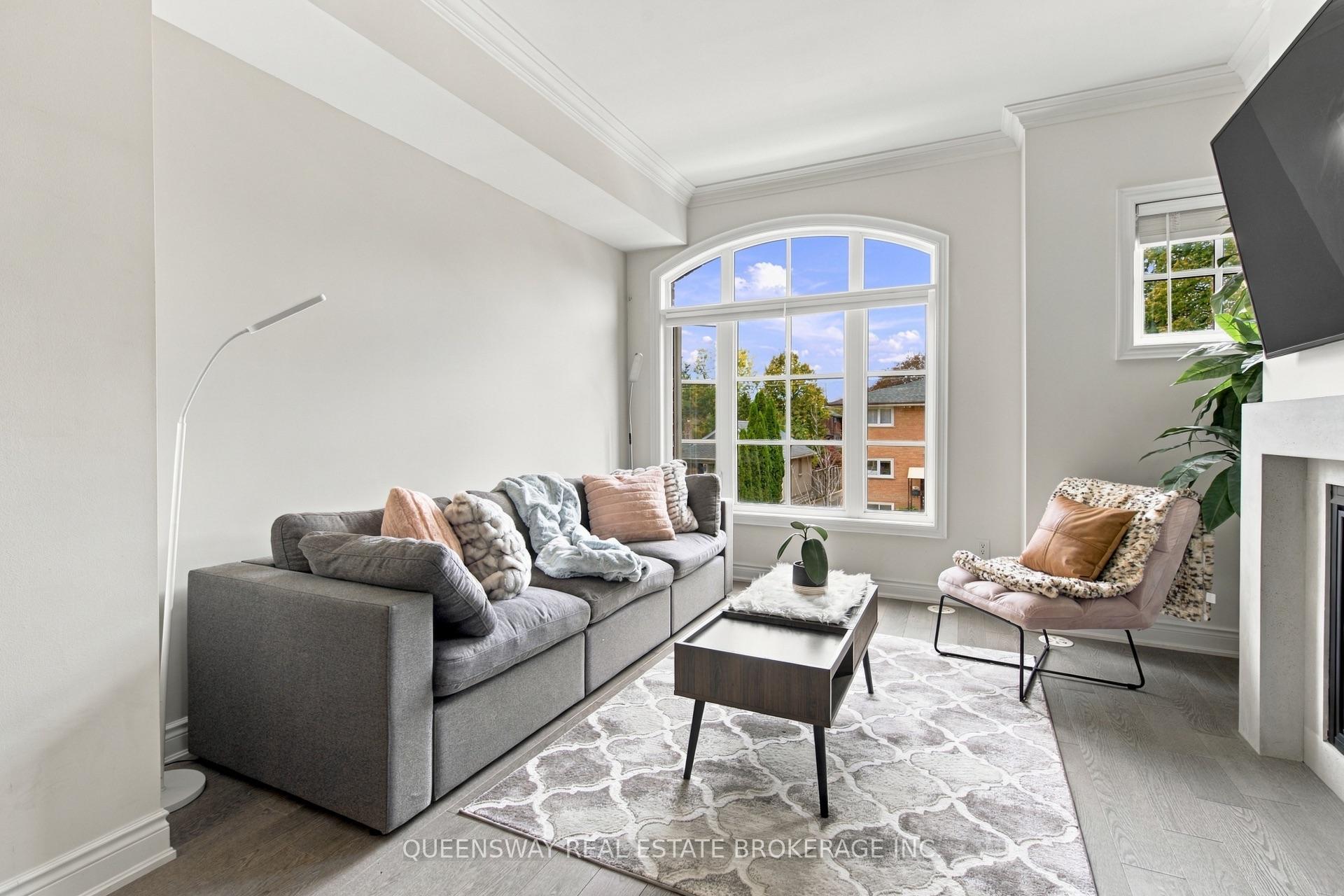 Photo 12 of 37 Twenty Ninth Street, Etobicoke, Long Branch — HOMEH