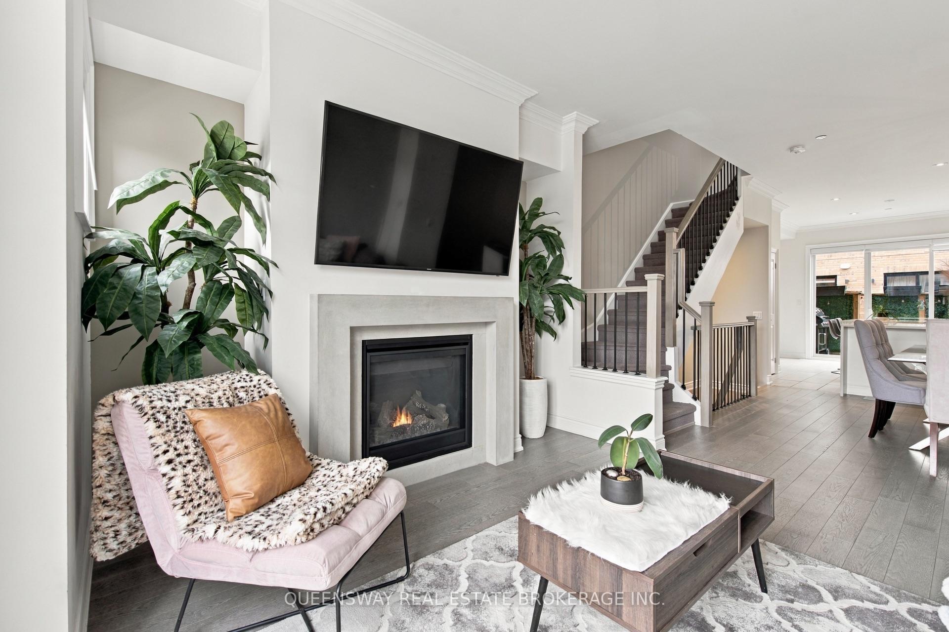 Photo 14 of 37 Twenty Ninth Street, Etobicoke, Long Branch — HOMEH