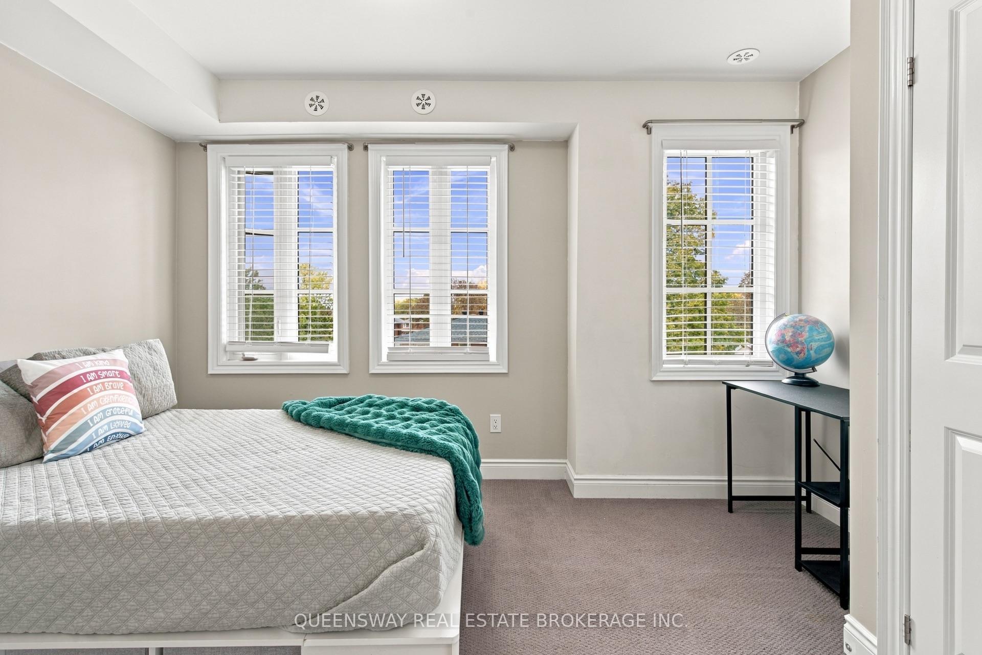 Photo 15 of 37 Twenty Ninth Street, Etobicoke, Long Branch — HOMEH