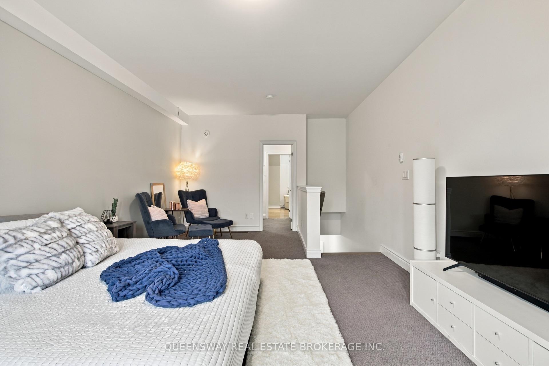 Photo 23 of 37 Twenty Ninth Street, Etobicoke, Long Branch — HOMEH