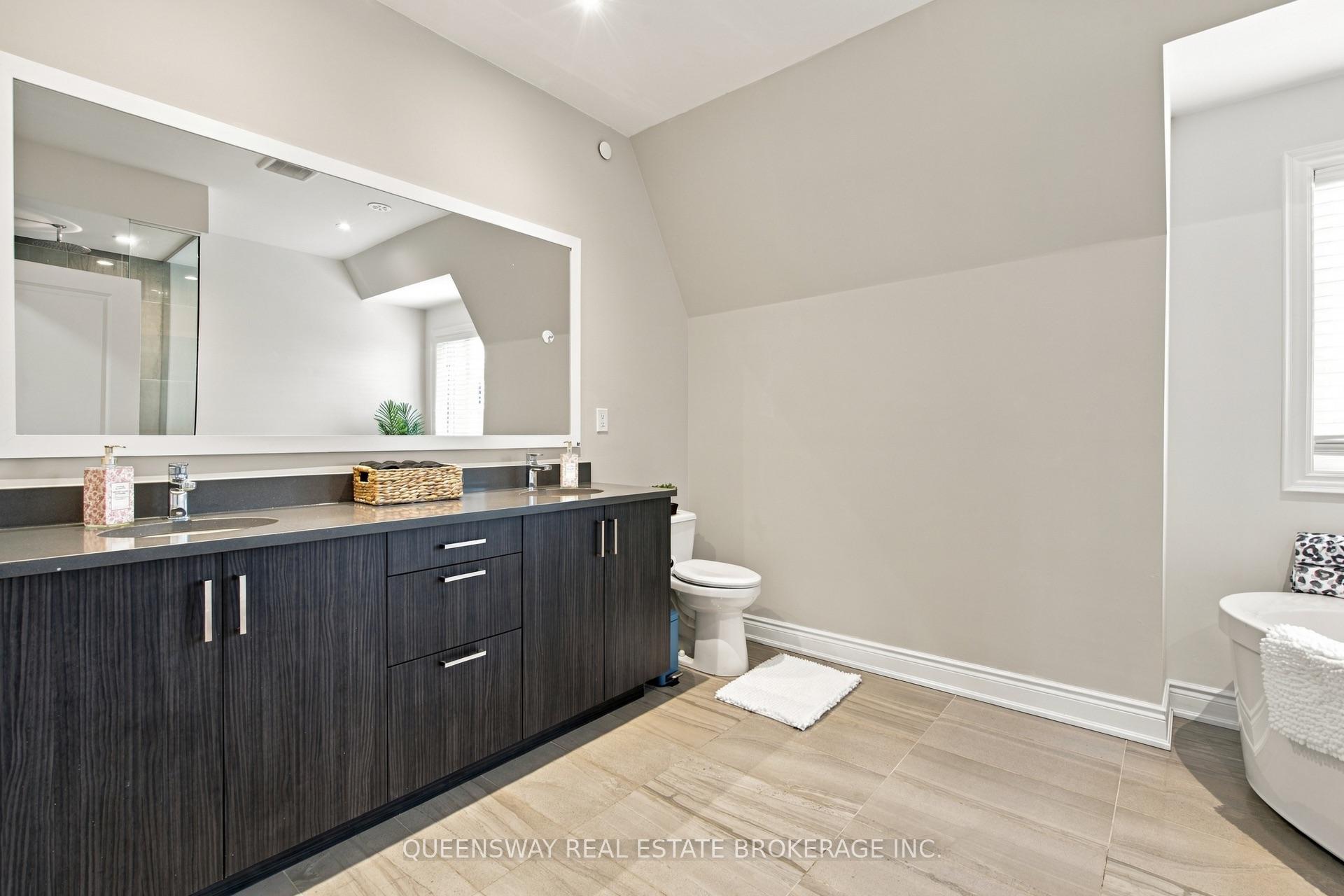 Photo 29 of 37 Twenty Ninth Street, Etobicoke, Long Branch — HOMEH