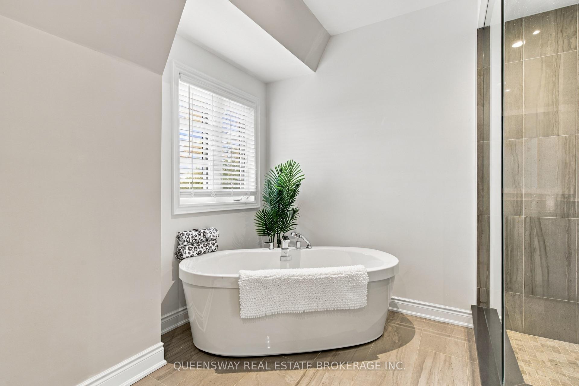Photo 30 of 37 Twenty Ninth Street, Etobicoke, Long Branch — HOMEH