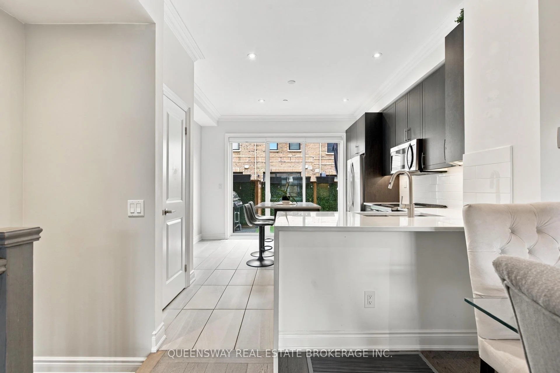 Photo 10 of 37 Twenty Ninth Street, Etobicoke, Long Branch — HOMEH