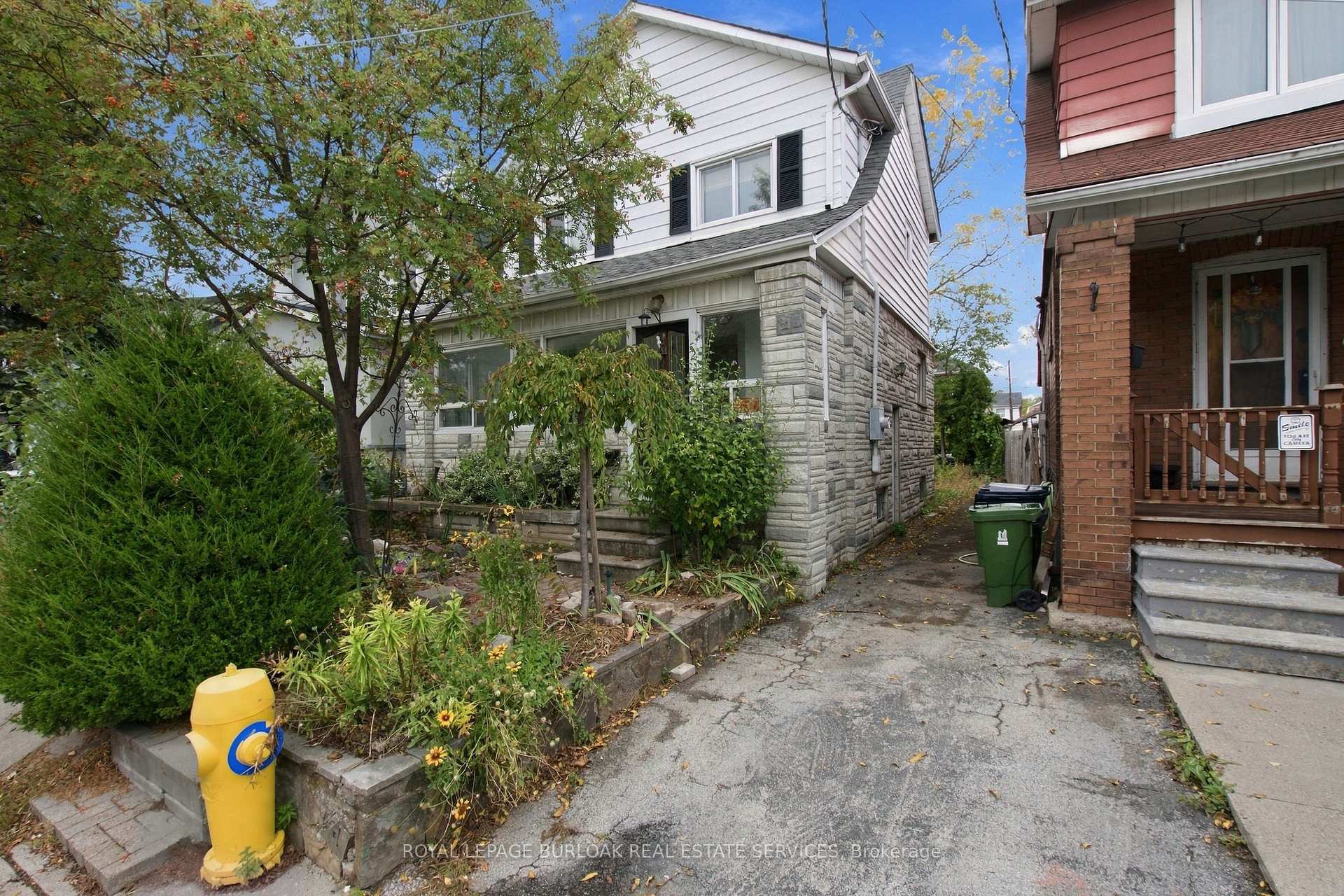 Photo 2 of 52 Craydon Avenue, North York, Mount Dennis — HOMEH