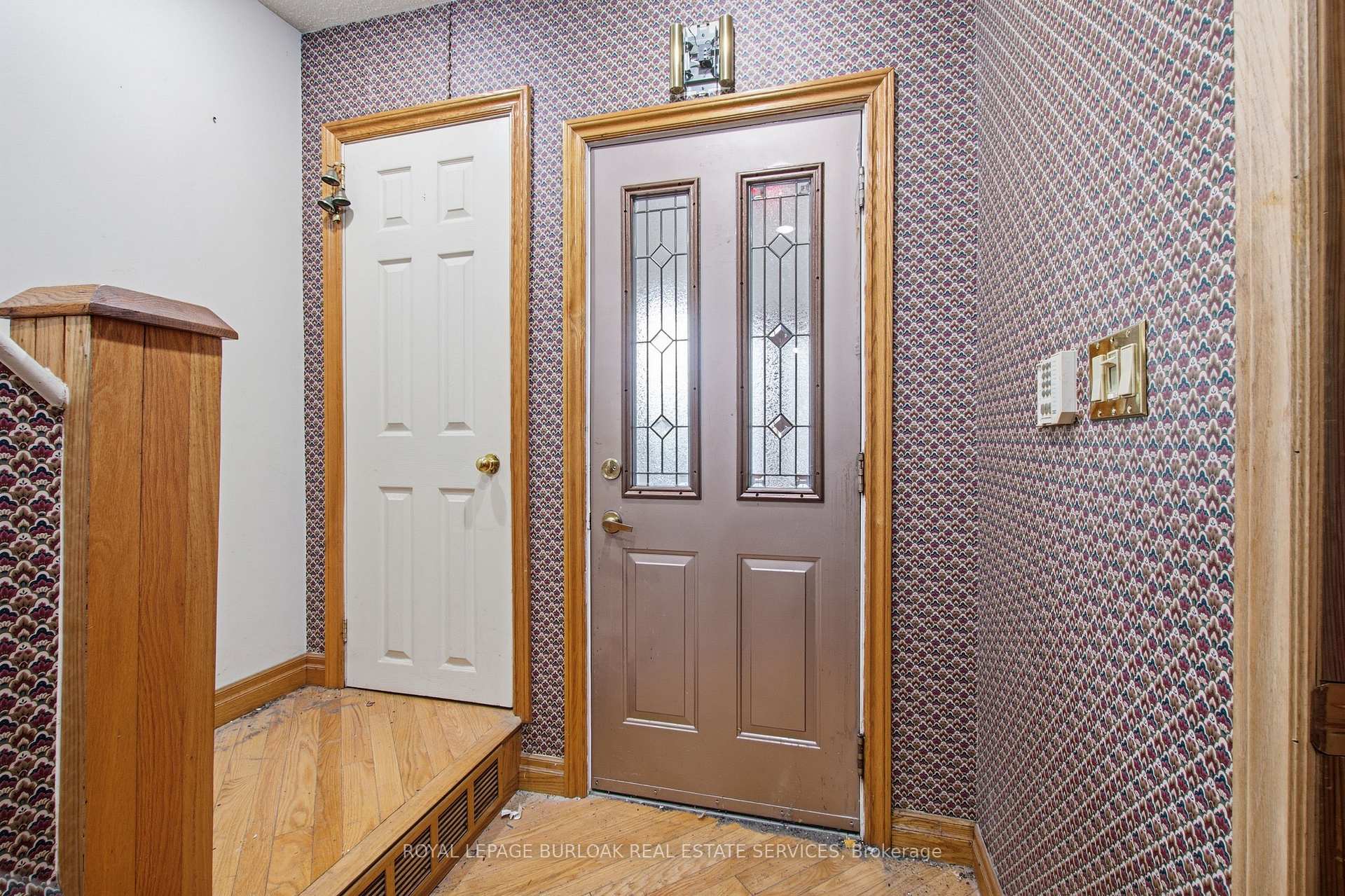 Photo 5 of 52 Craydon Avenue, North York, Mount Dennis — HOMEH