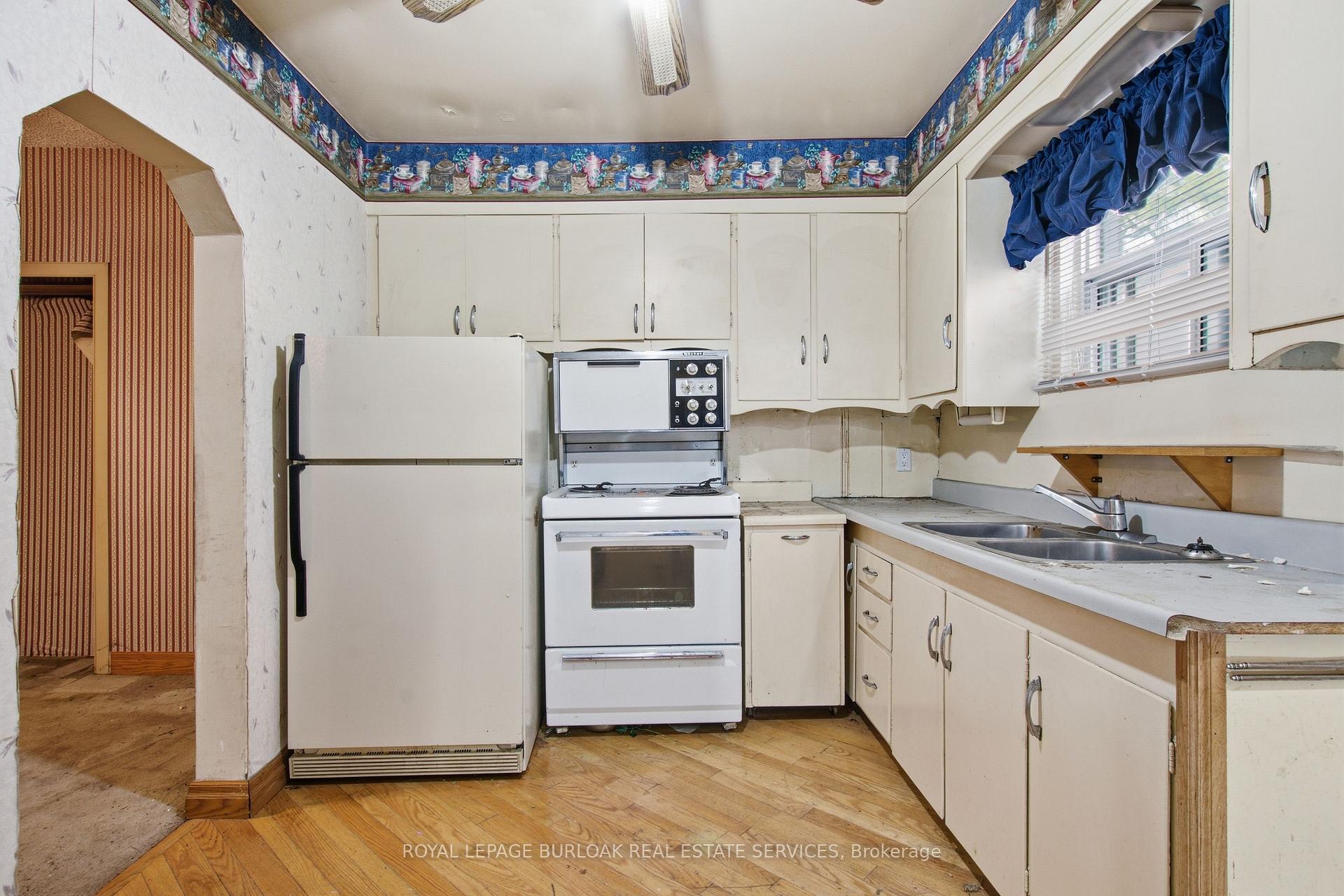 Photo 7 of 52 Craydon Avenue, North York, Mount Dennis — HOMEH