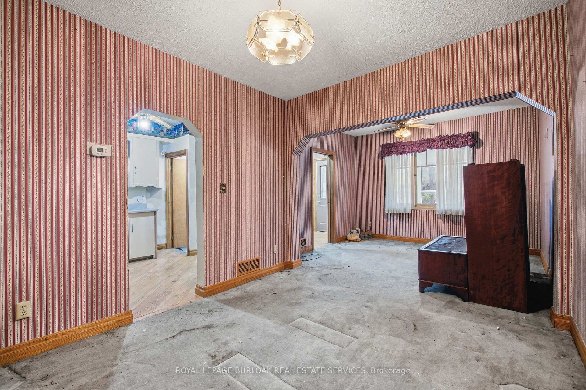 Photo 10 of 52 Craydon Avenue, North York, Mount Dennis — HOMEH