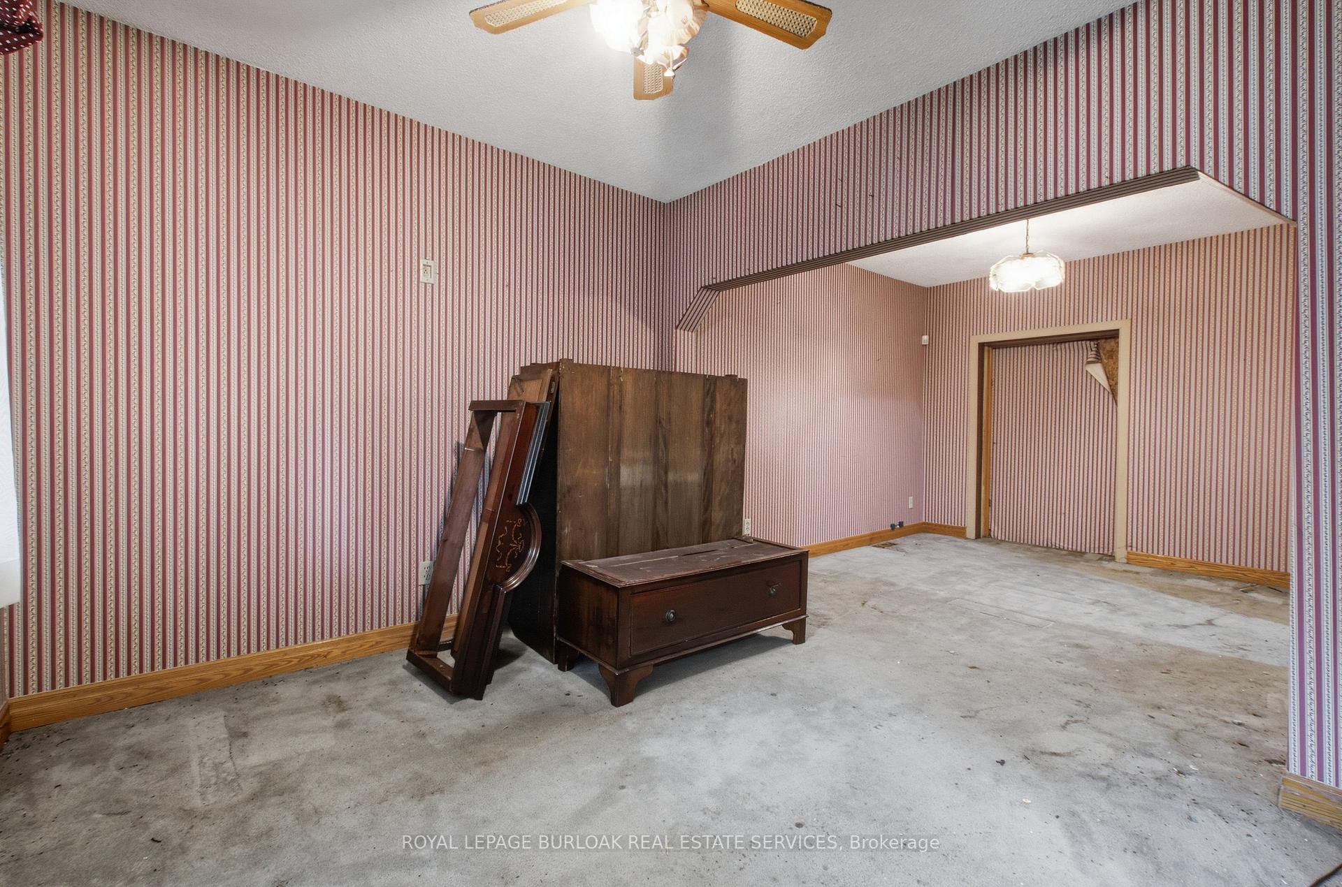 Photo 12 of 52 Craydon Avenue, North York, Mount Dennis — HOMEH