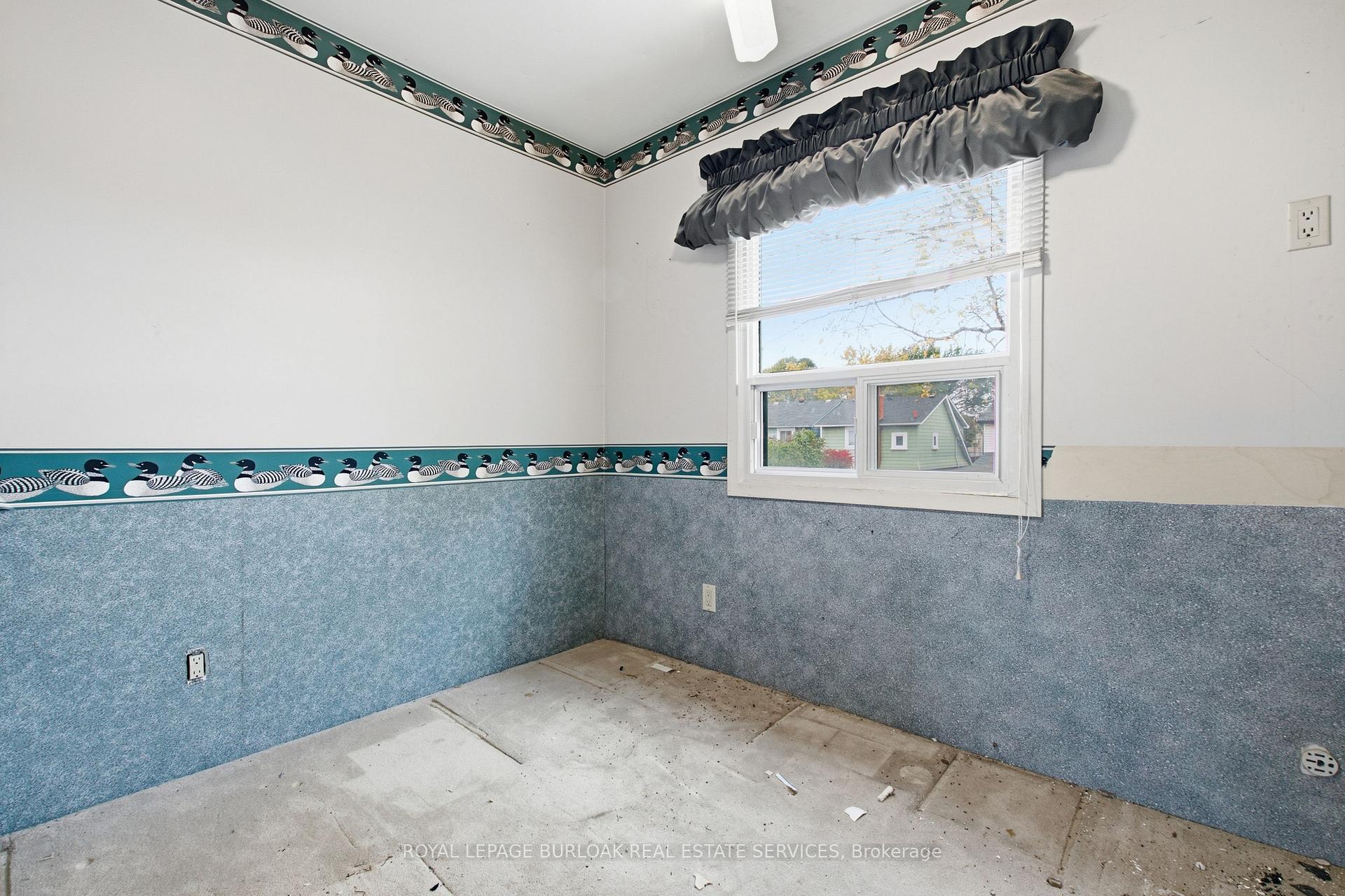 Photo 16 of 52 Craydon Avenue, North York, Mount Dennis — HOMEH