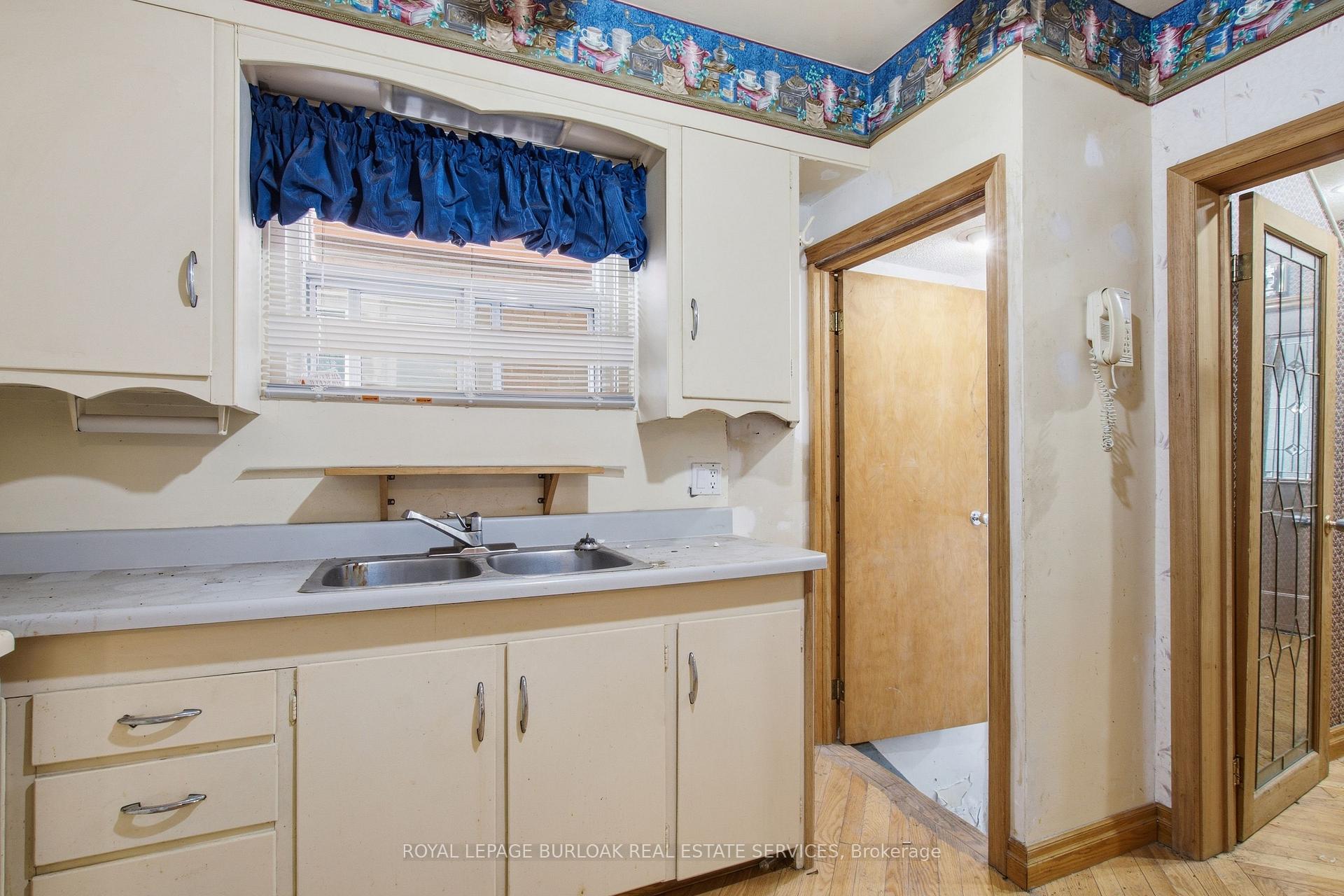 Photo 19 of 52 Craydon Avenue, North York, Mount Dennis — HOMEH