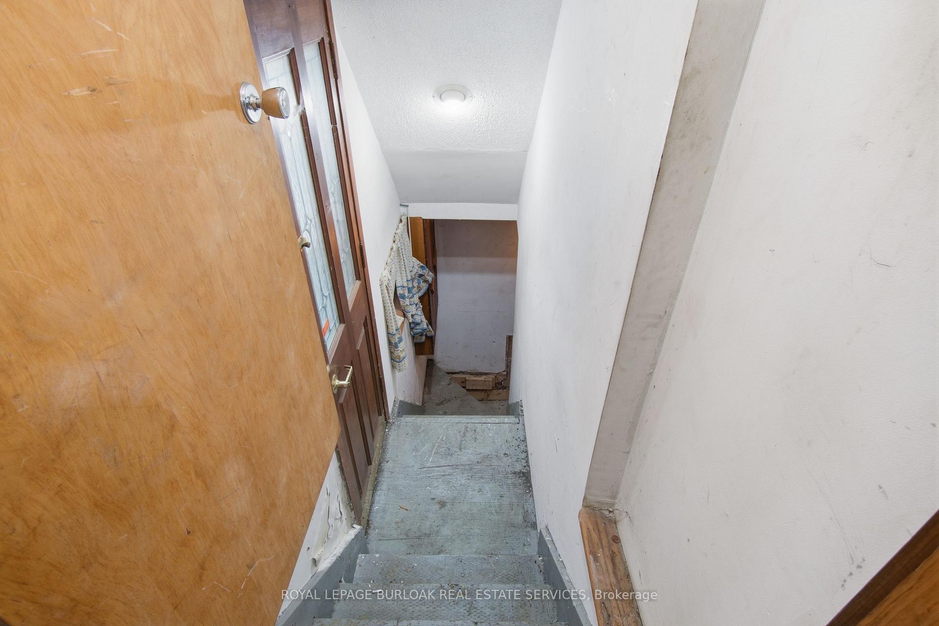 Photo 20 of 52 Craydon Avenue, North York, Mount Dennis — HOMEH