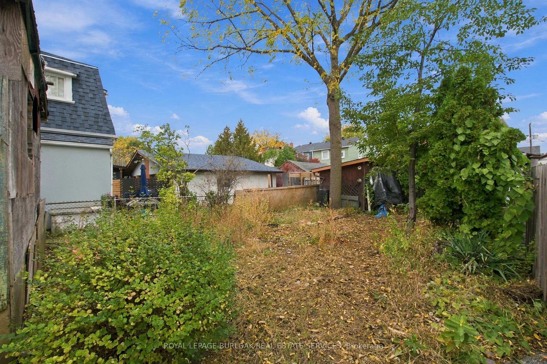 Photo 25 of 52 Craydon Avenue, North York, Mount Dennis — HOMEH
