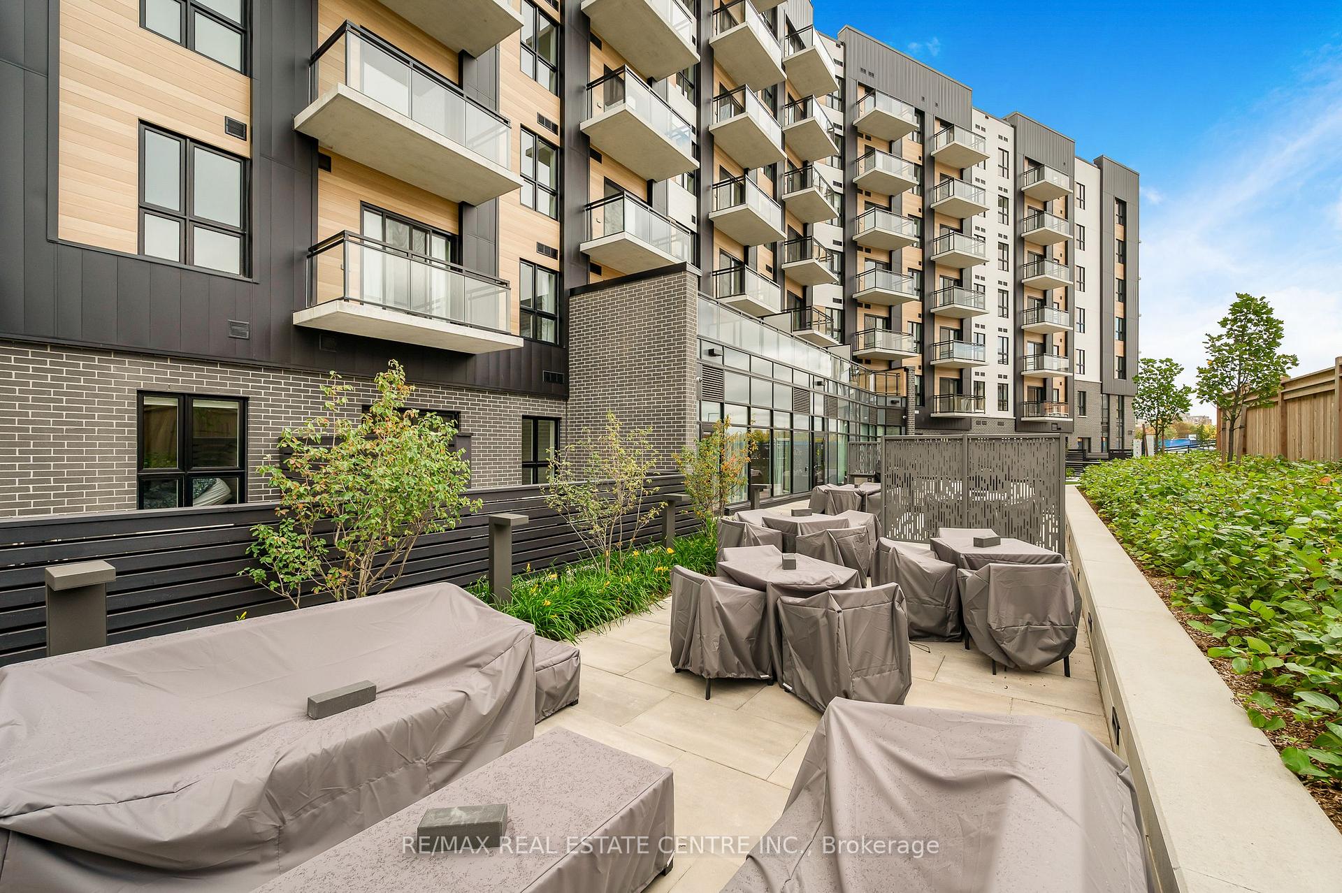 Photo 3 of Unit 418, 3008 William Cutmore Boulevard, Oakville, Joshua Meadows — HOMEH
