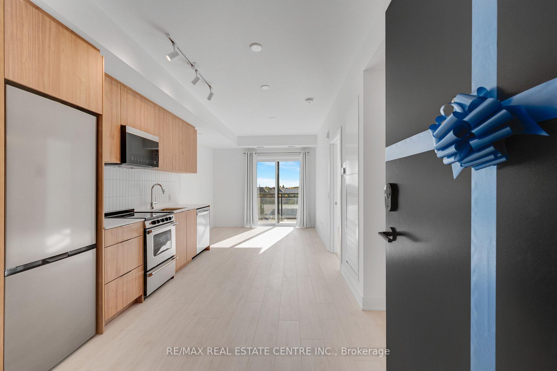 Photo 14 of Unit 418, 3008 William Cutmore Boulevard, Oakville, Joshua Meadows — HOMEH