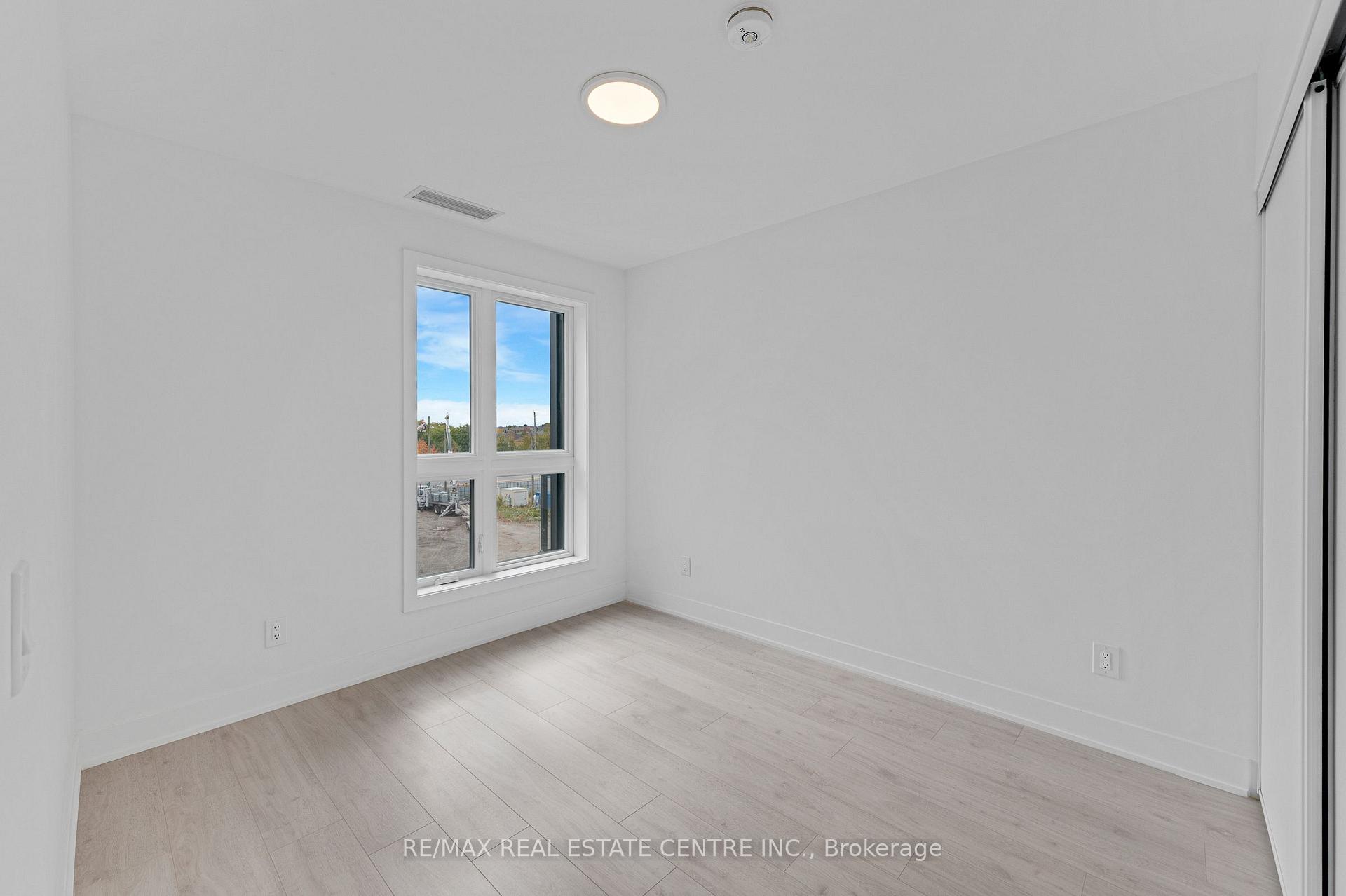 Photo 24 of Unit 418, 3008 William Cutmore Boulevard, Oakville, Joshua Meadows — HOMEH