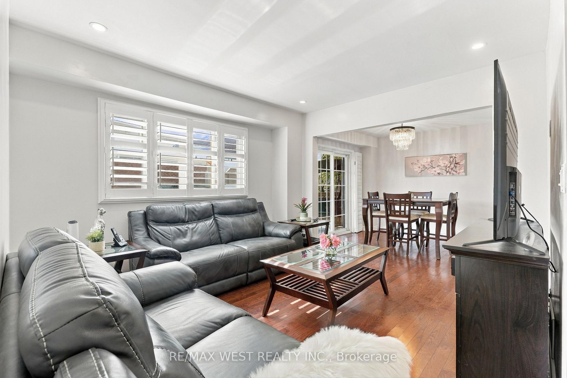 Photo 6 of 12 Waverly Street S, Oshawa, Vanier — HOMEH