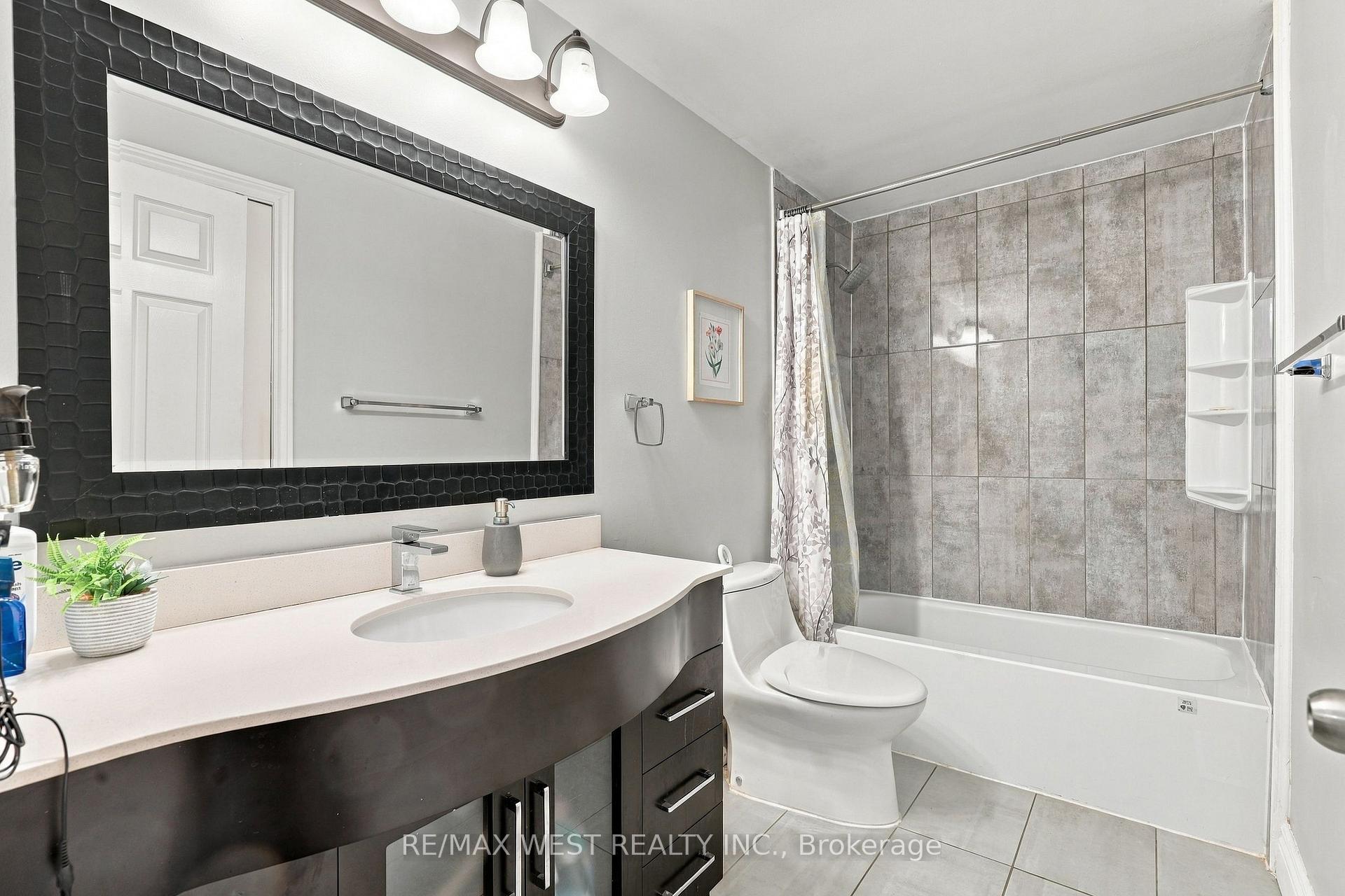 Photo 18 of 12 Waverly Street S, Oshawa, Vanier — HOMEH