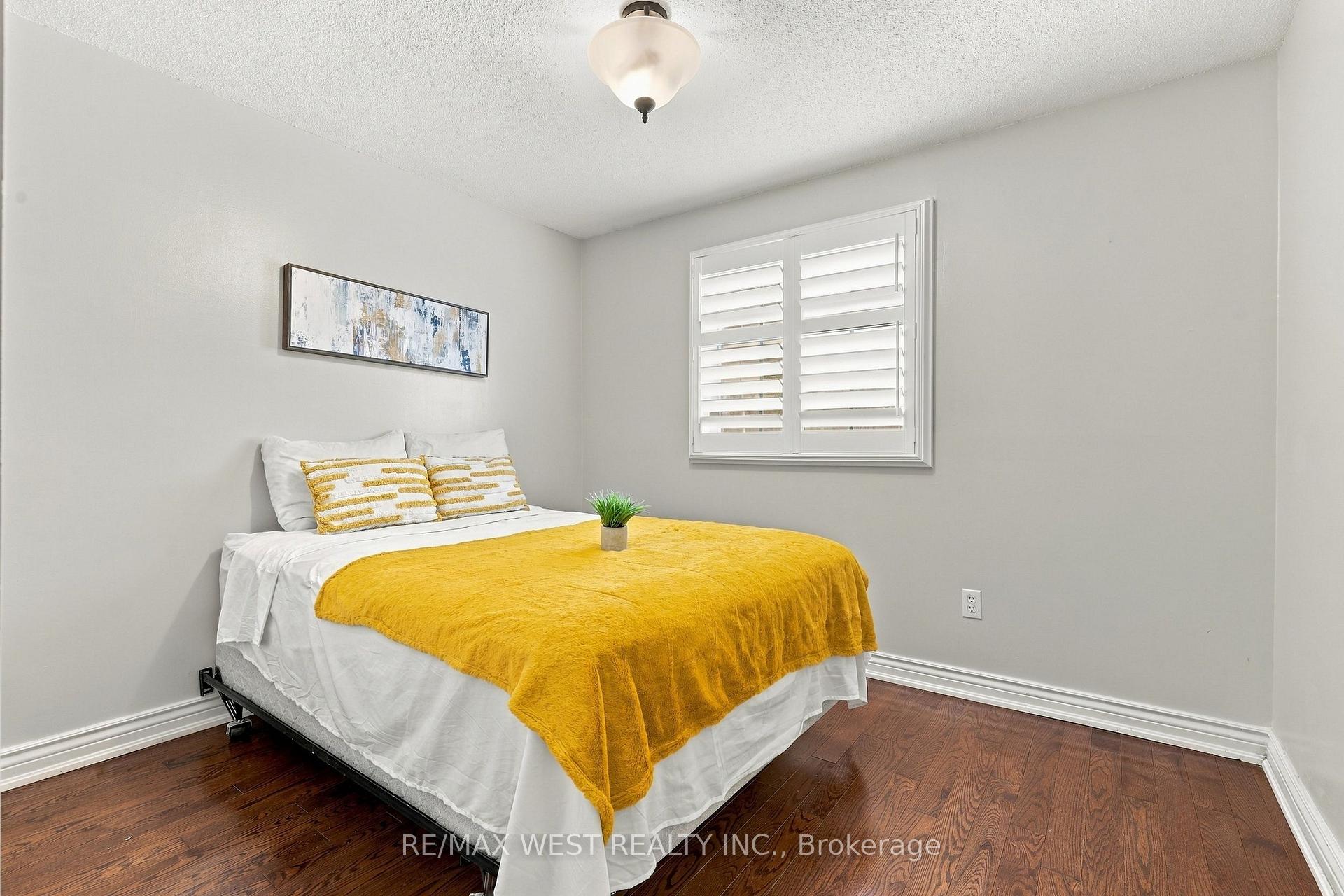 Photo 20 of 12 Waverly Street S, Oshawa, Vanier — HOMEH