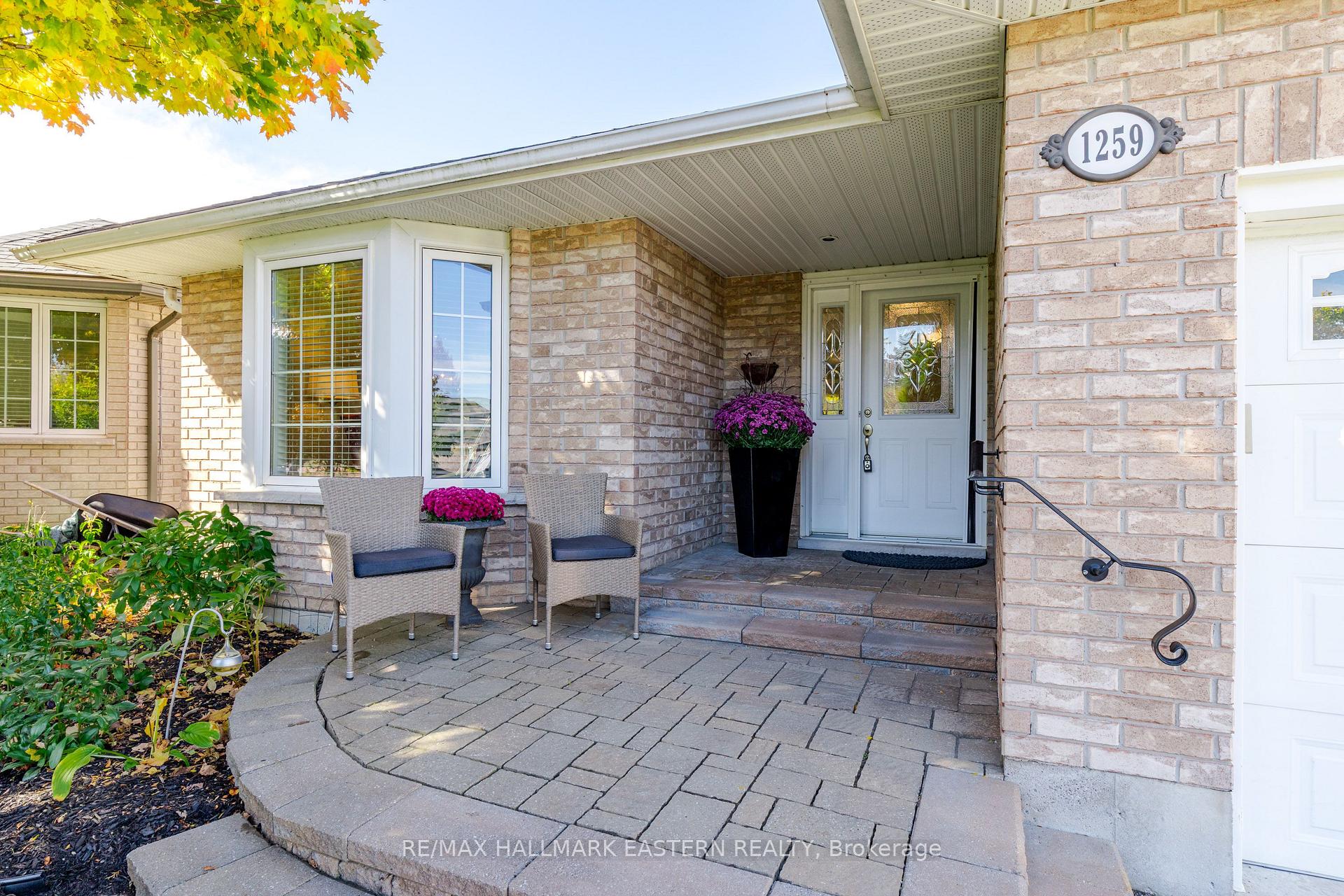 Photo 4 of 1259 Melody Crescent, Peterborough, Monaghan Ward 2 — HOMEH