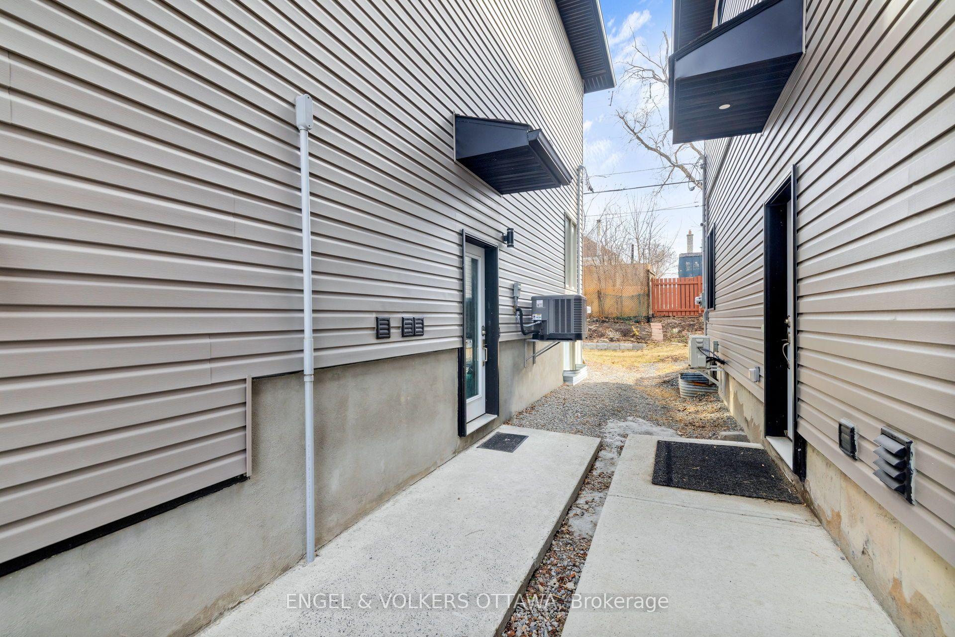 Photo 2 of Unit B, 151 Longpre, Ottawa, Vanier — HOMEH