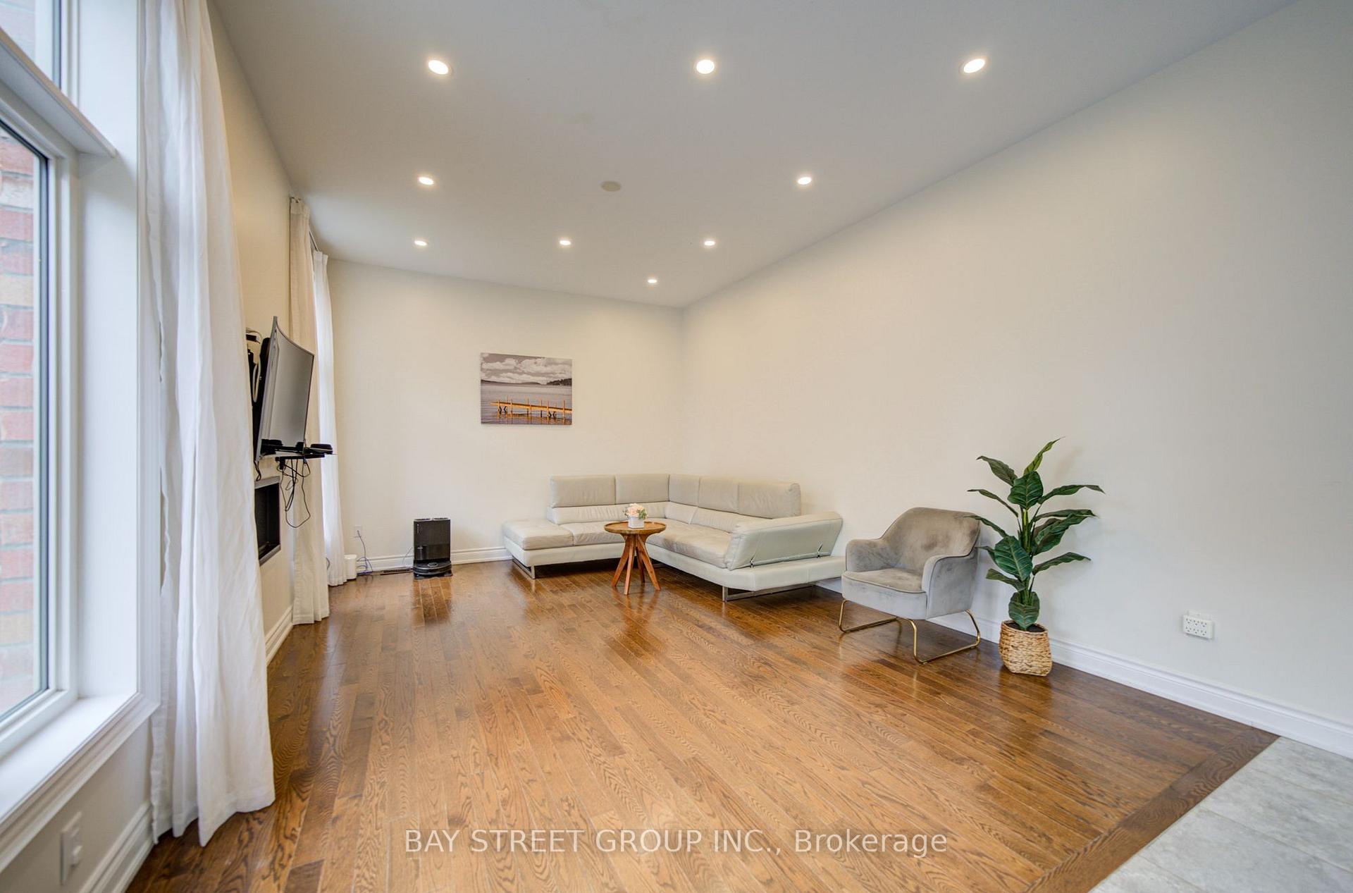 Photo 14 of 30 Ben Sinclair Avenue, East Gwillimbury, Queensville — HOMEH