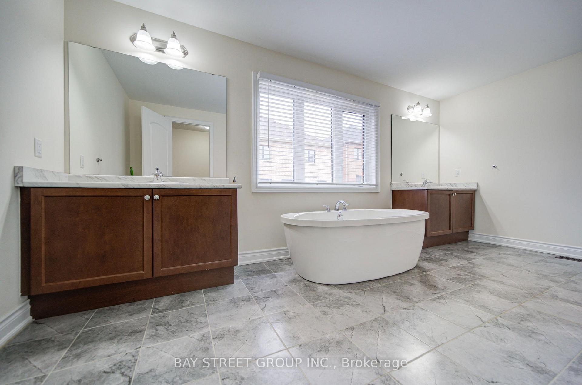 Photo 26 of 30 Ben Sinclair Avenue, East Gwillimbury, Queensville — HOMEH
