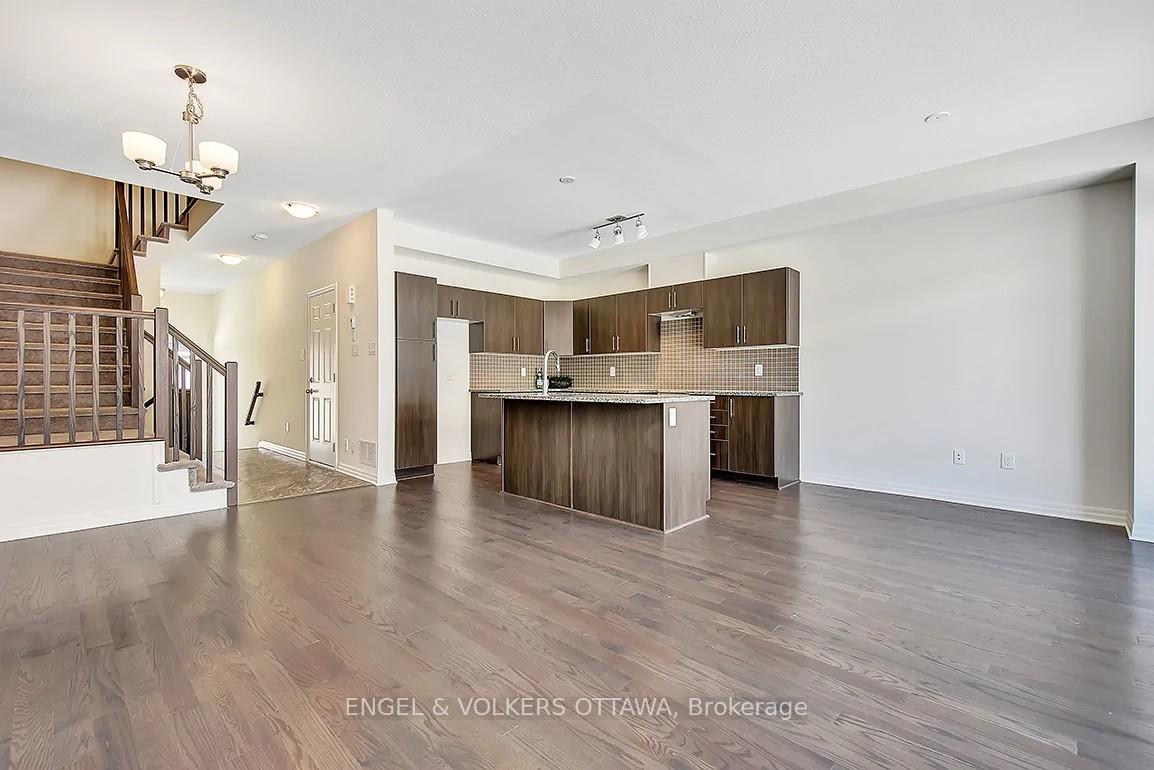 Photo 8 of 165 Overberg Way, Ottawa, Kanata - Emerald Meadows/Trailwest — HOMEH