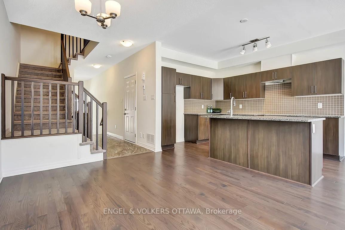 Photo 12 of 165 Overberg Way, Ottawa, Kanata - Emerald Meadows/Trailwest — HOMEH