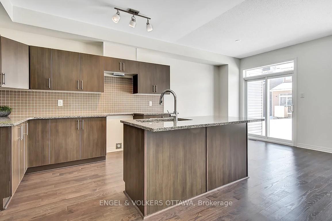 Photo 14 of 165 Overberg Way, Ottawa, Kanata - Emerald Meadows/Trailwest — HOMEH