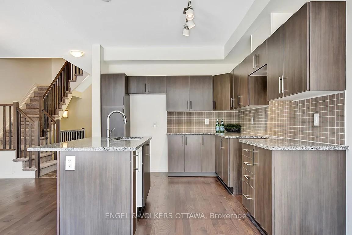 Photo 16 of 165 Overberg Way, Ottawa, Kanata - Emerald Meadows/Trailwest — HOMEH