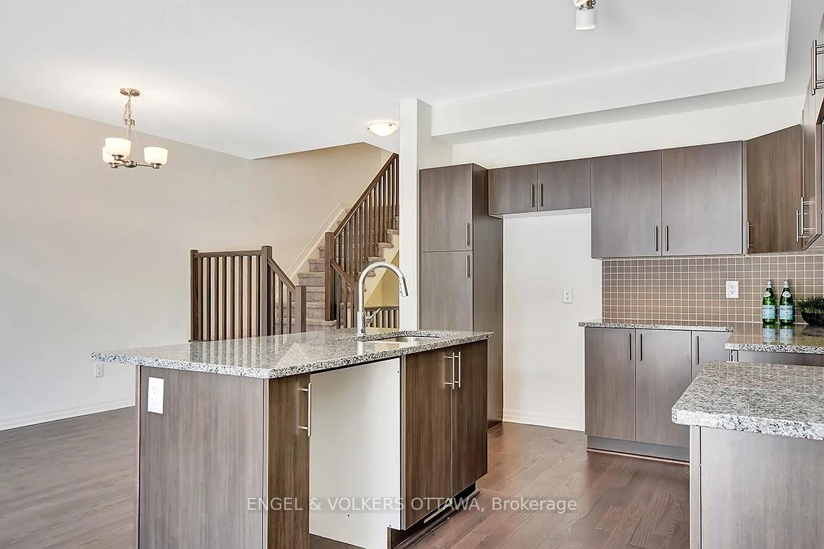Photo 17 of 165 Overberg Way, Ottawa, Kanata - Emerald Meadows/Trailwest — HOMEH