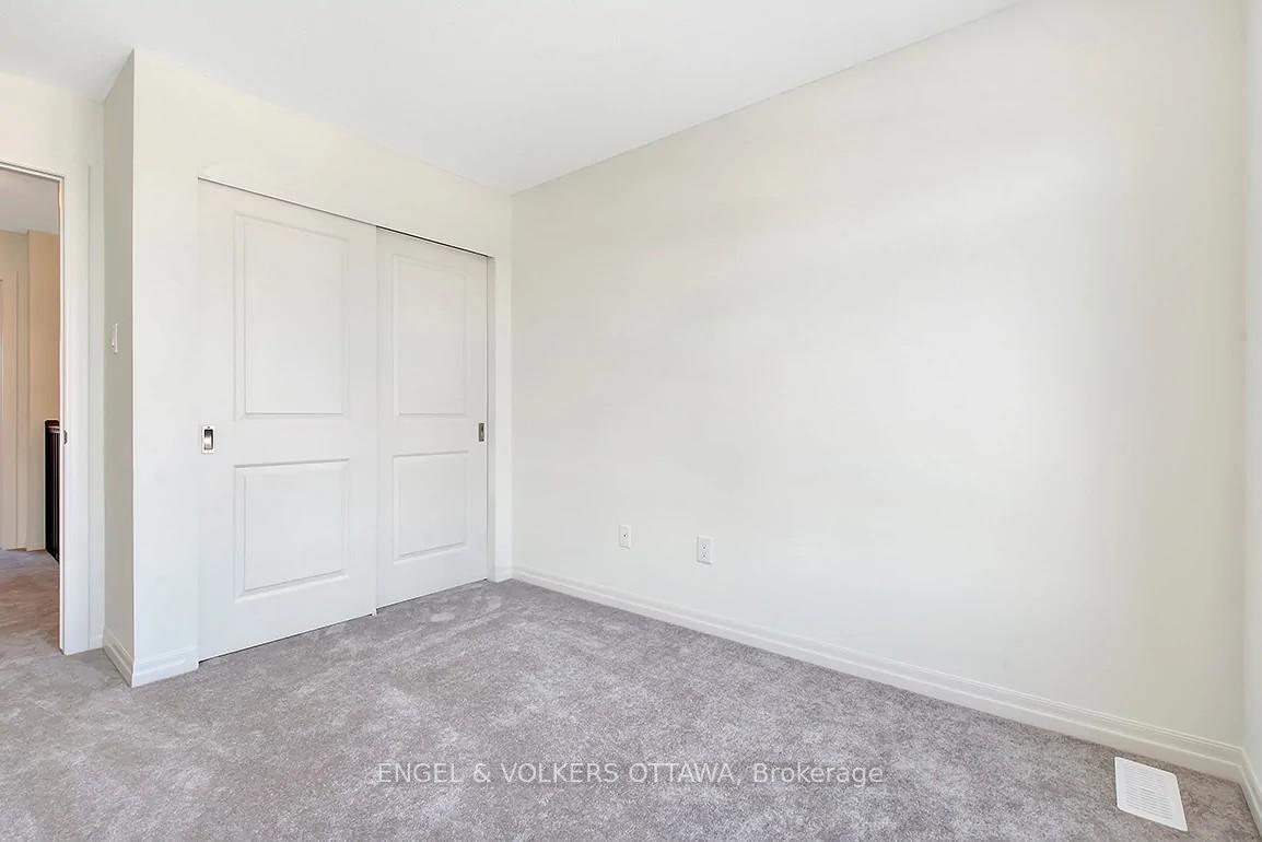 Photo 26 of 165 Overberg Way, Ottawa, Kanata - Emerald Meadows/Trailwest — HOMEH