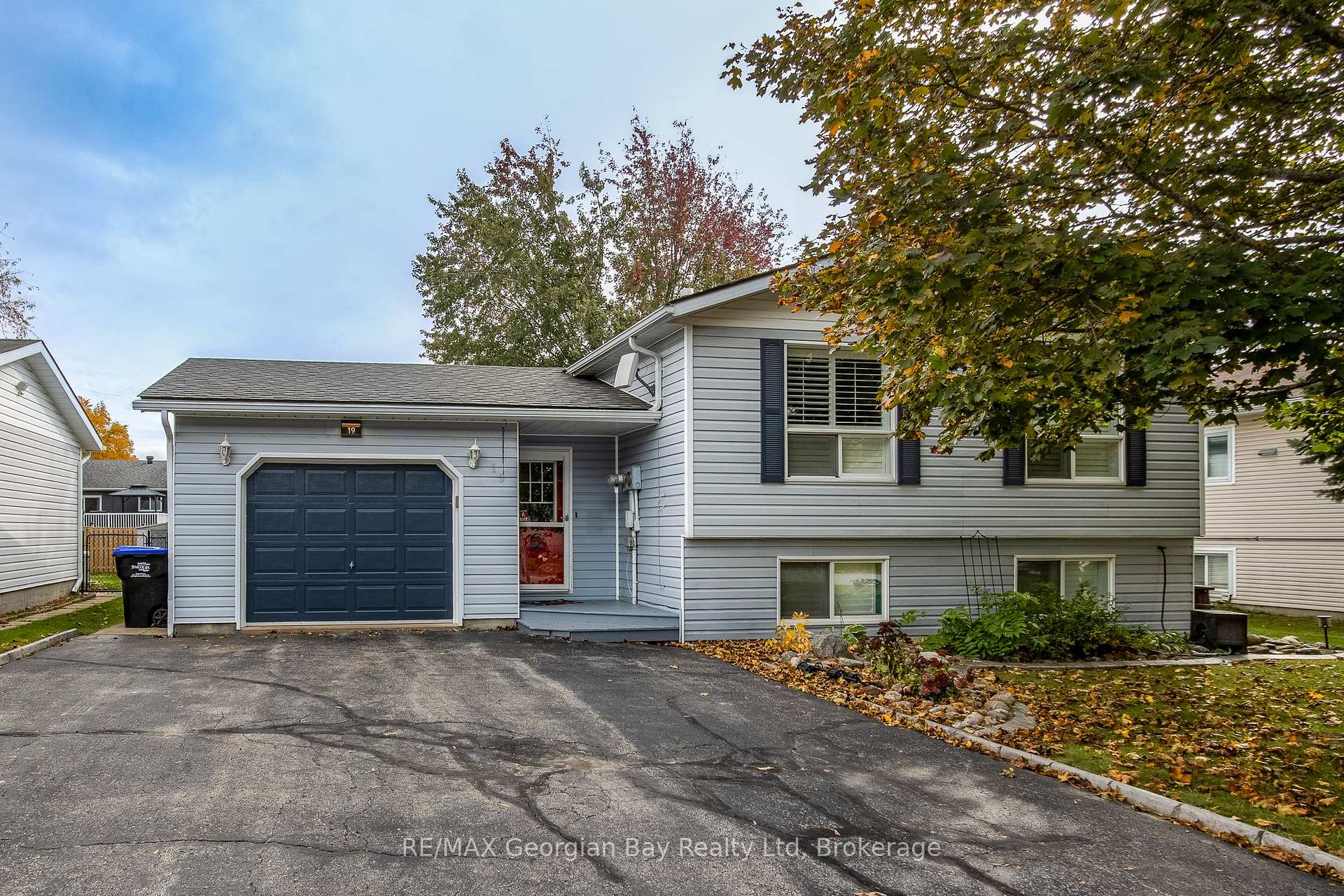 Photo 1 of 19 Bridle Road, Penetanguishene — HOMEH