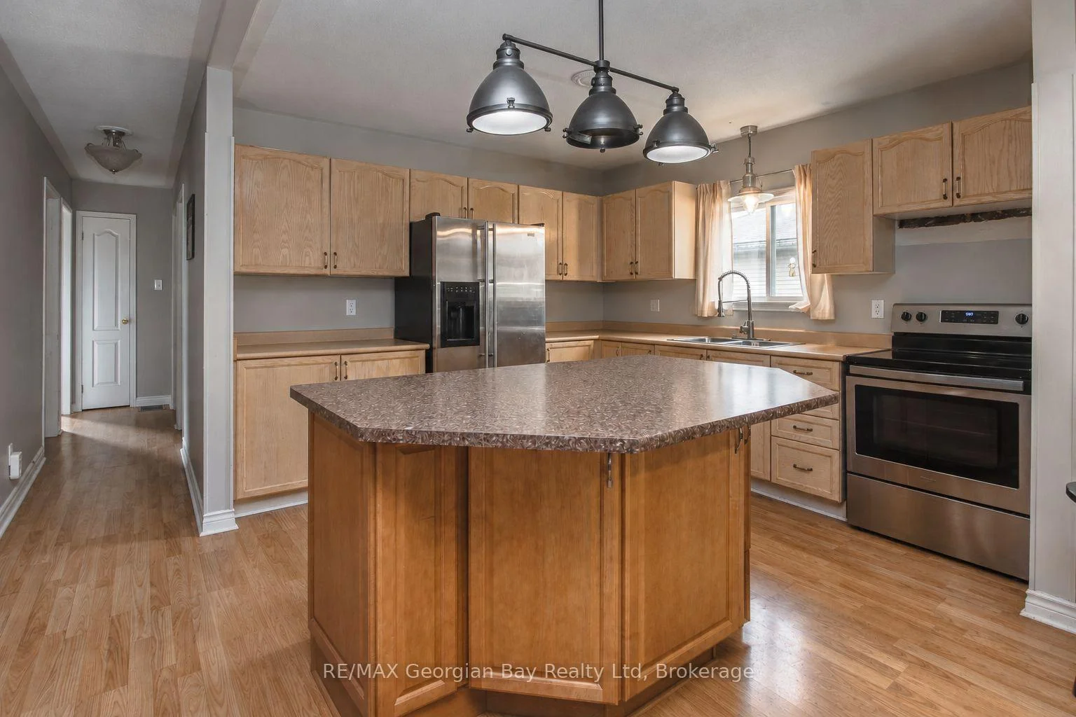 Photo 4 of 19 Bridle Road, Penetanguishene — HOMEH
